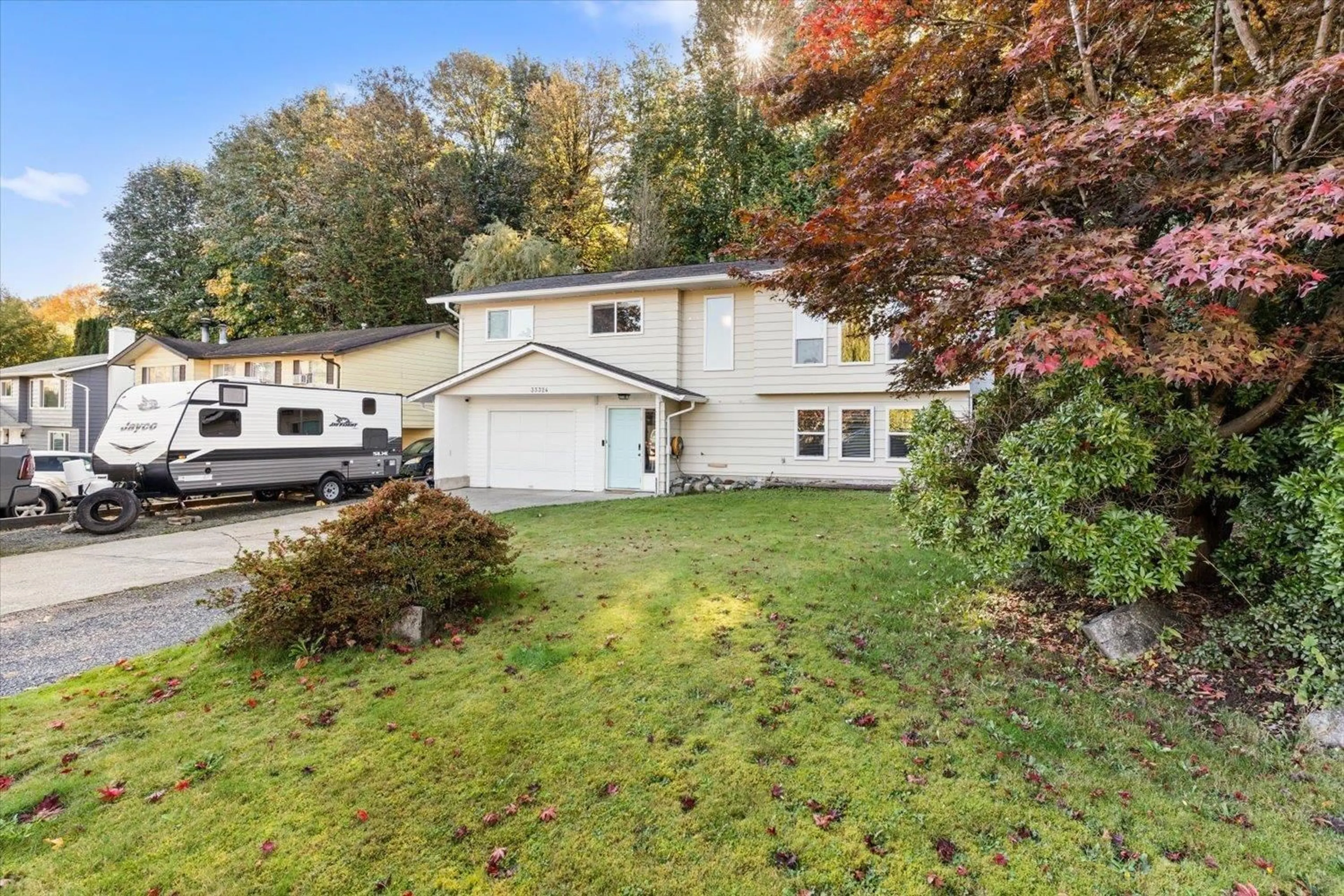 A pic from outside/outdoor area/front of a property/back of a property/a pic from drone, street for 33324 WREN CRESCENT, Abbotsford British Columbia V2S5W1