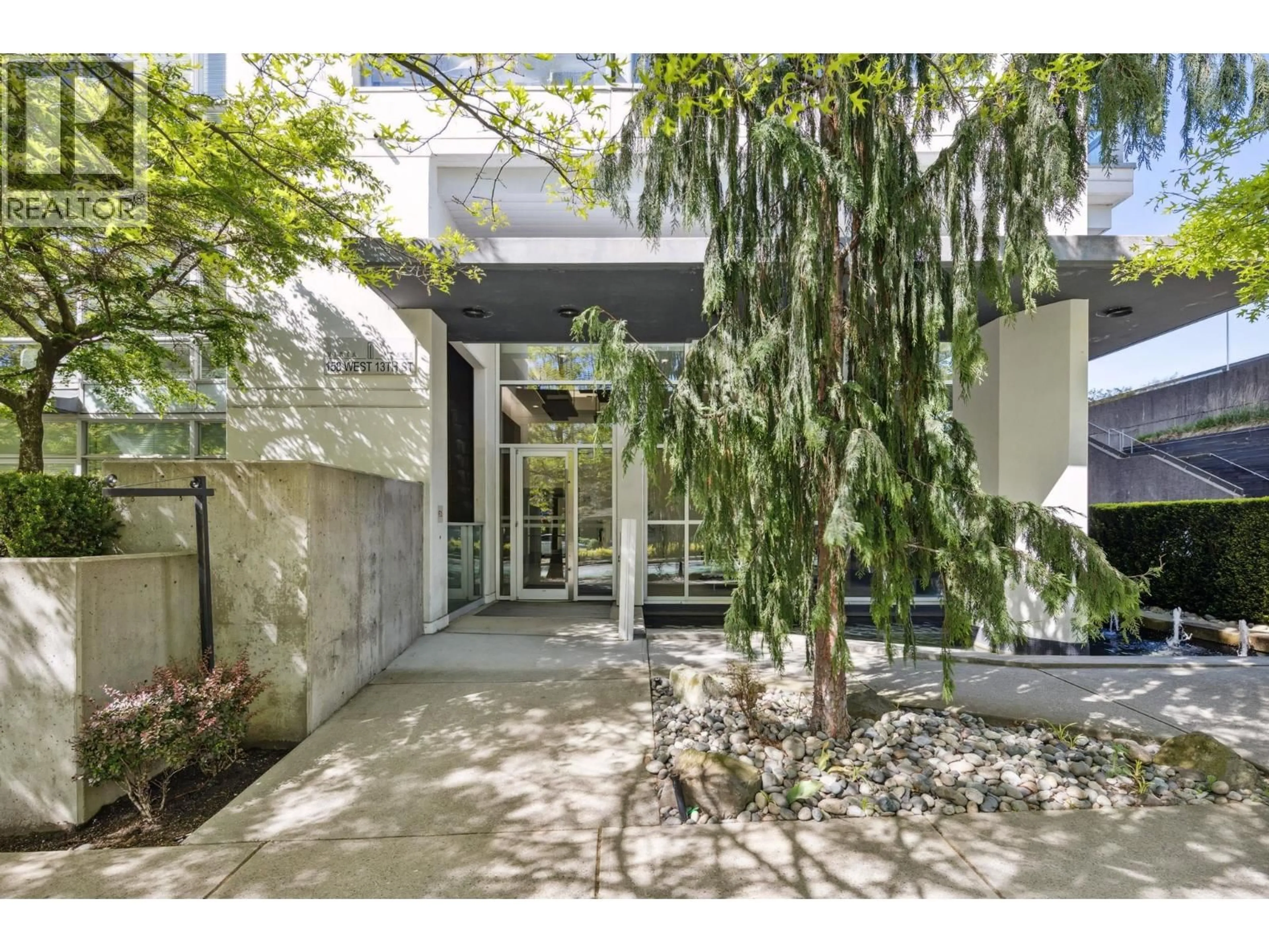 Indoor foyer for 1101 - 158 13TH STREET, North Vancouver British Columbia V7M0A7