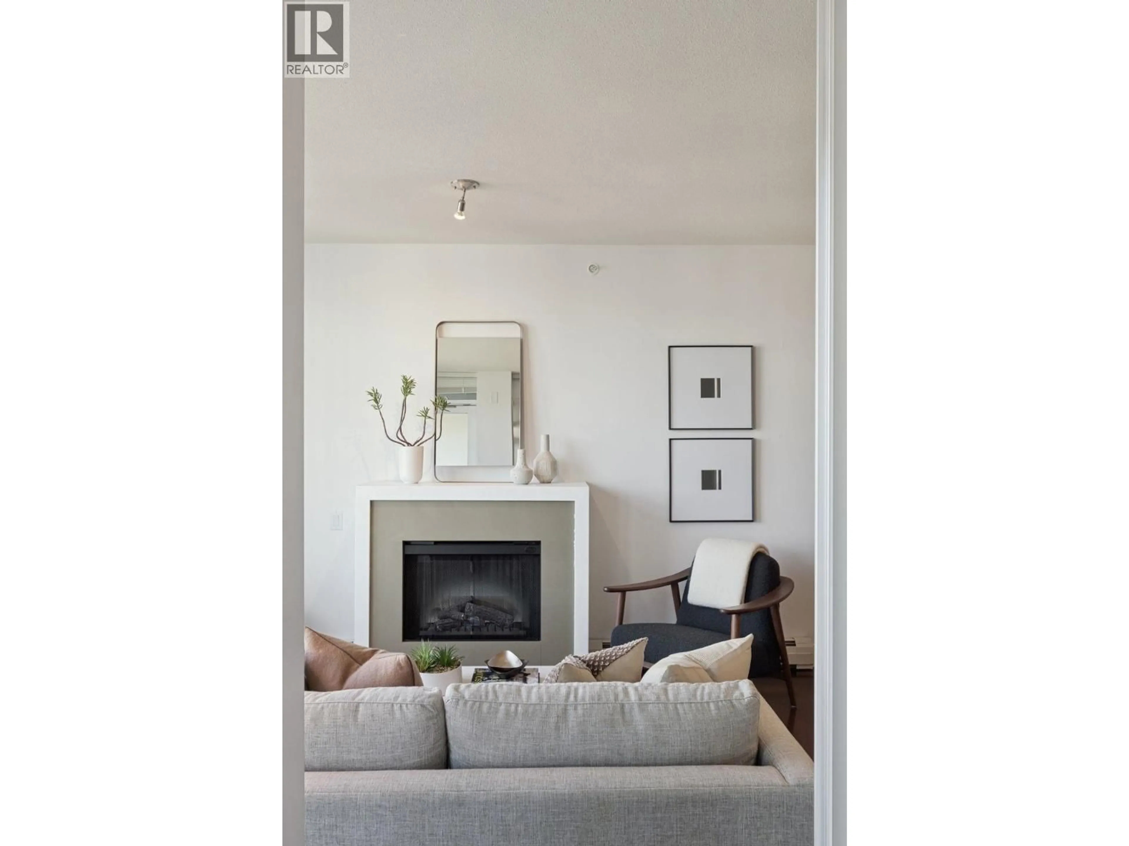 Living room with furniture, unknown for 1101 - 158 13TH STREET, North Vancouver British Columbia V7M0A7