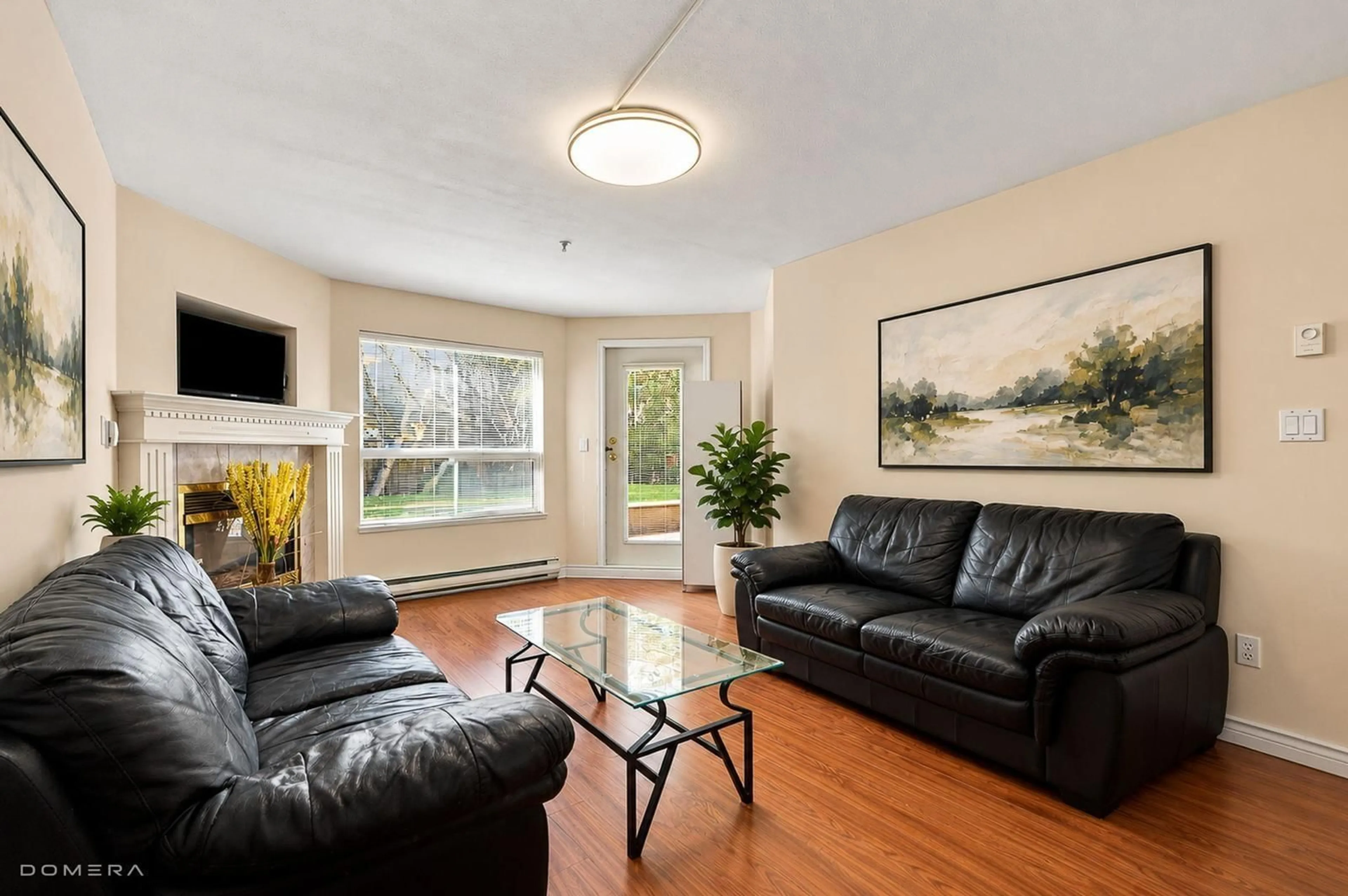 Living room with furniture, unknown for 112 - 12733 72 AVENUE, Surrey British Columbia V3W2M7