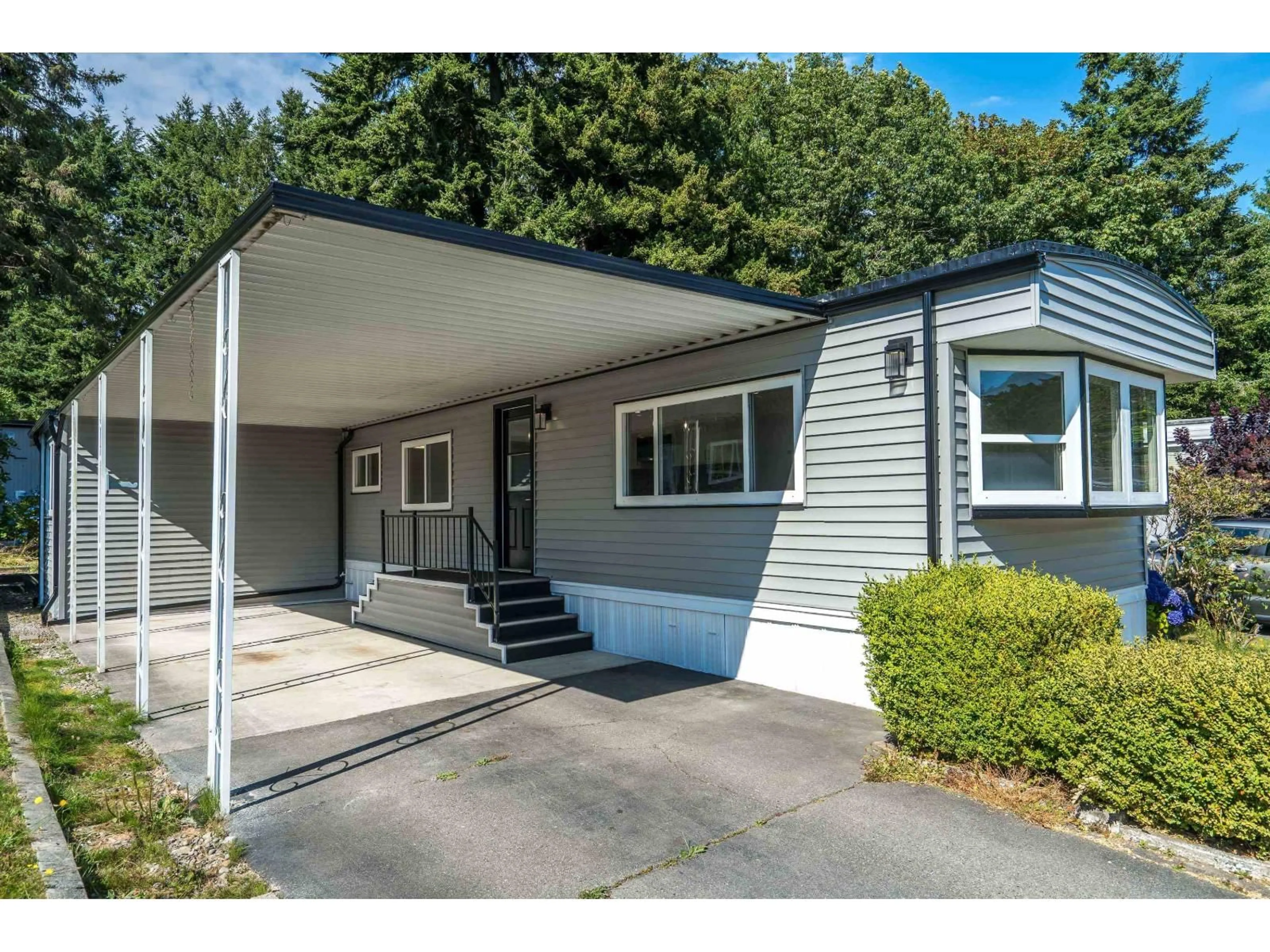 Home with vinyl exterior material, street for 222 - 1840 160 STREET, Surrey British Columbia V4A4X4