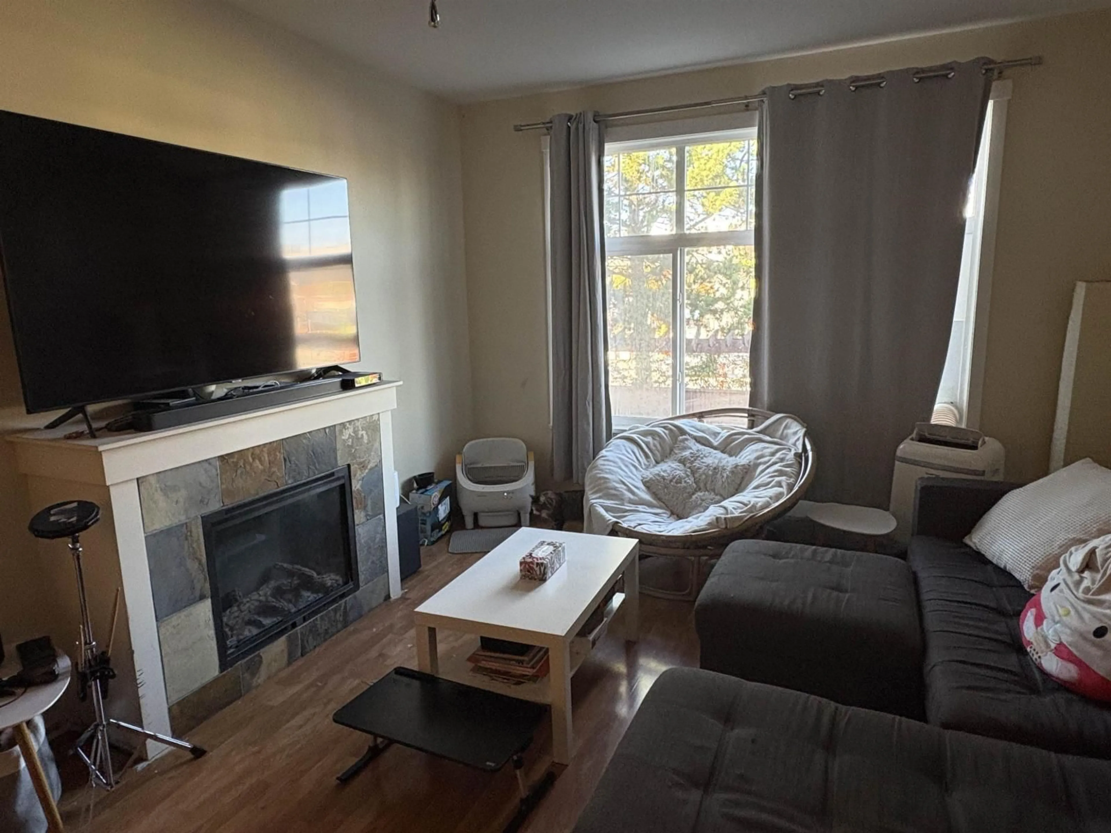 Living room with furniture, wood/laminate floor for 22 - 16588 FRASER HIGHWAY, Surrey British Columbia V4N0G5
