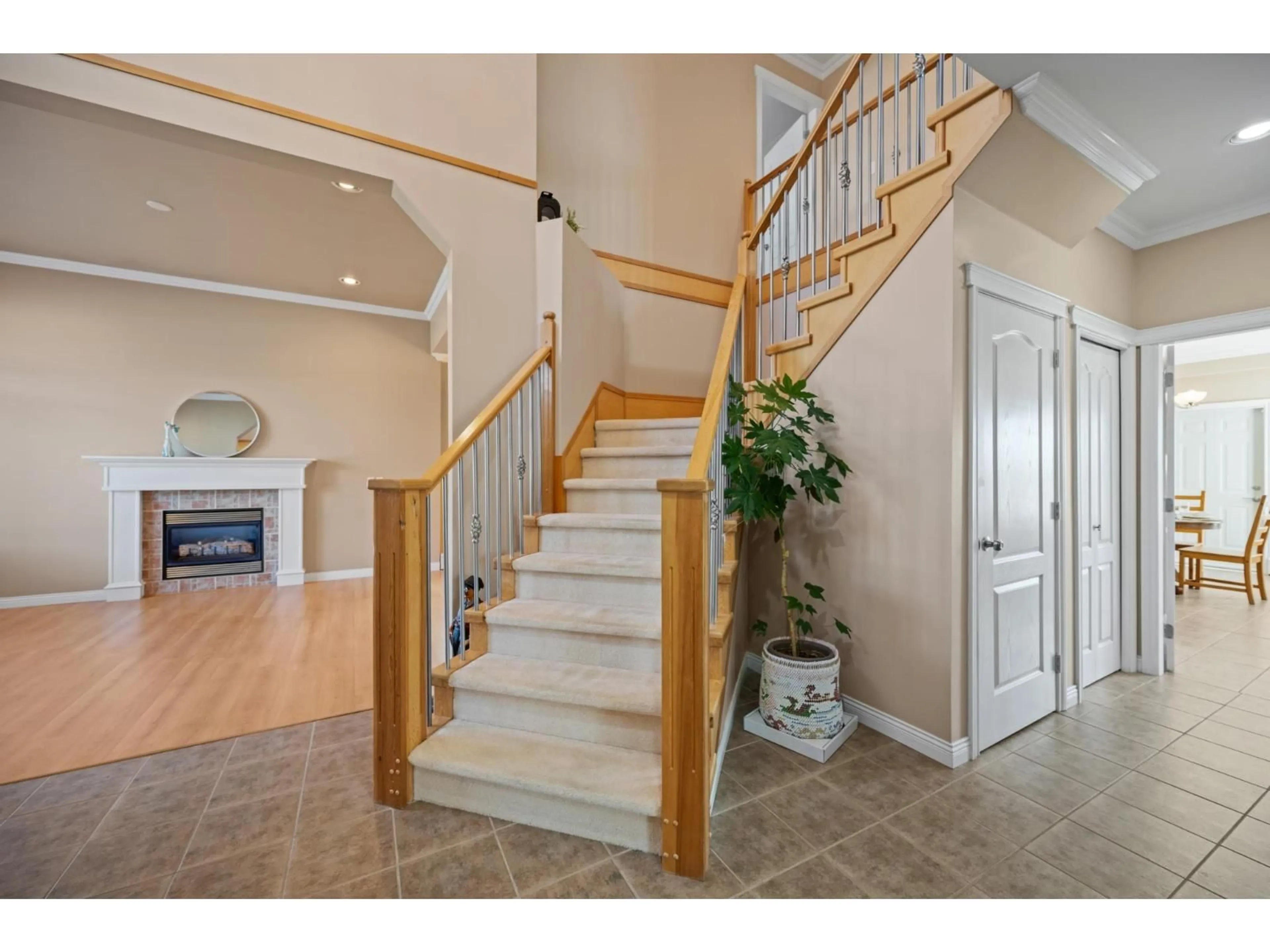 Indoor foyer for 6926 150 STREET, Surrey British Columbia V3S3J2