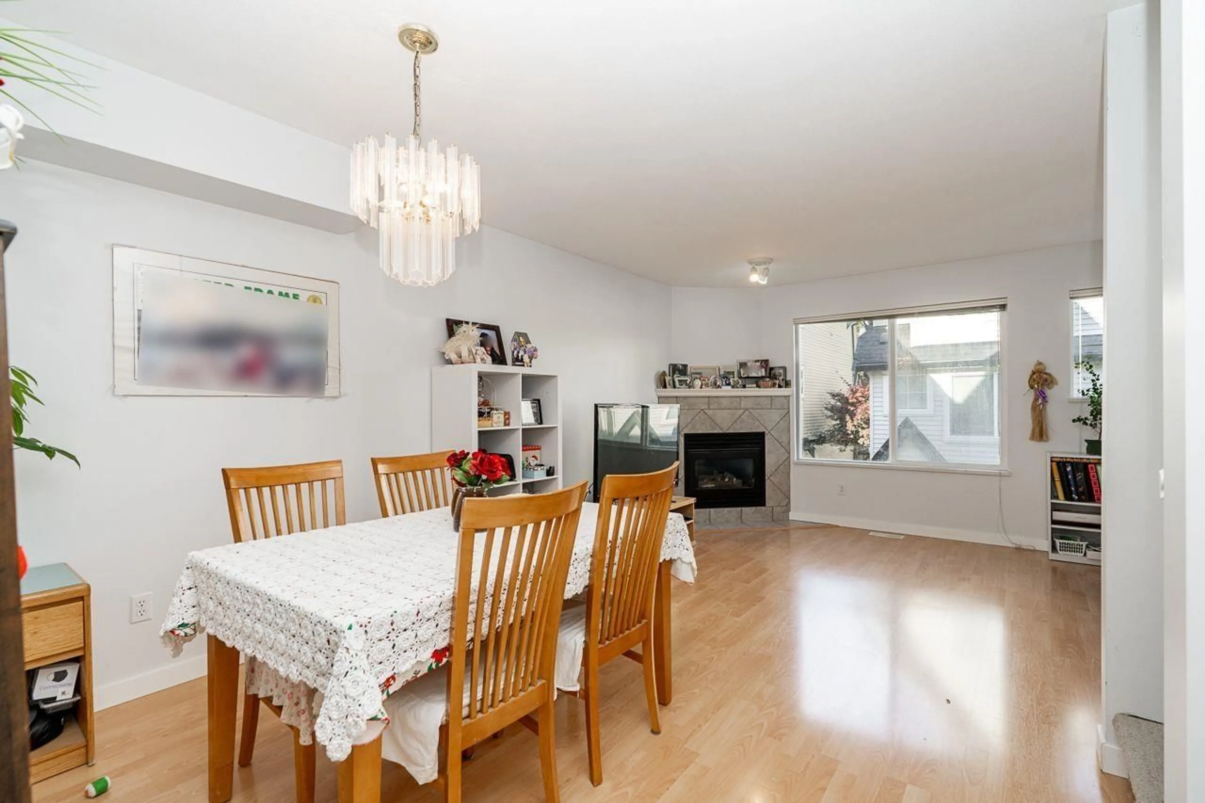 Dining room, wood/laminate floor for 22 - 15355 26 AVENUE, Surrey British Columbia V4P1C4
