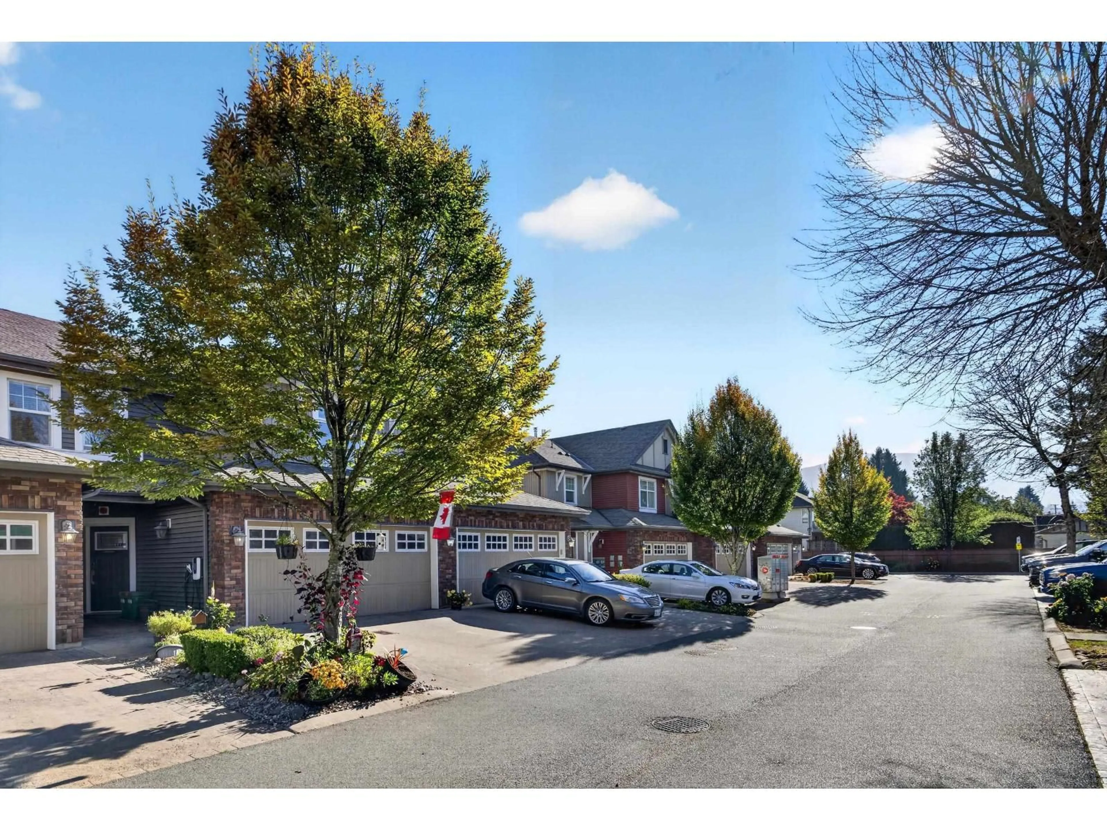A pic from outside/outdoor area/front of a property/back of a property/a pic from drone, street for 6 - 45762 SAFFLOWER CRESCENT, Chilliwack British Columbia V2R0S4