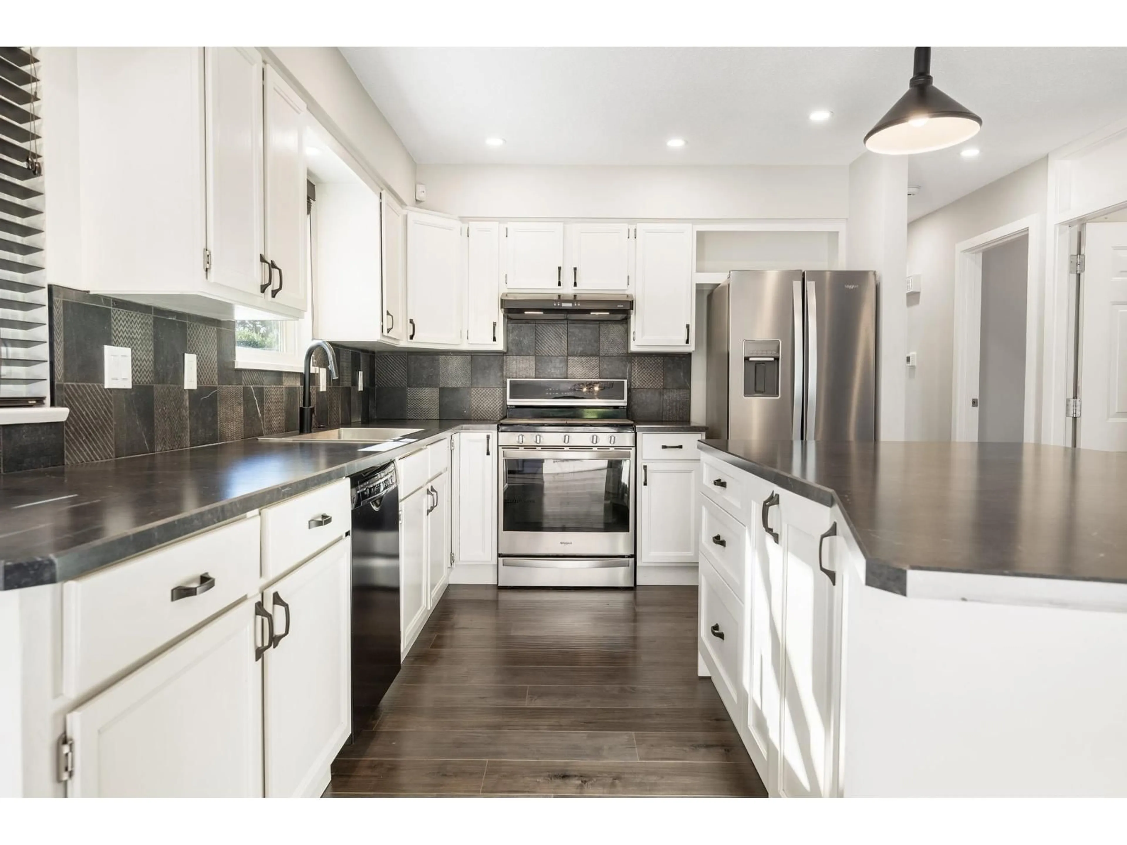 Open concept kitchen, unknown for 20030 48 AVENUE, Langley British Columbia V3A6P3