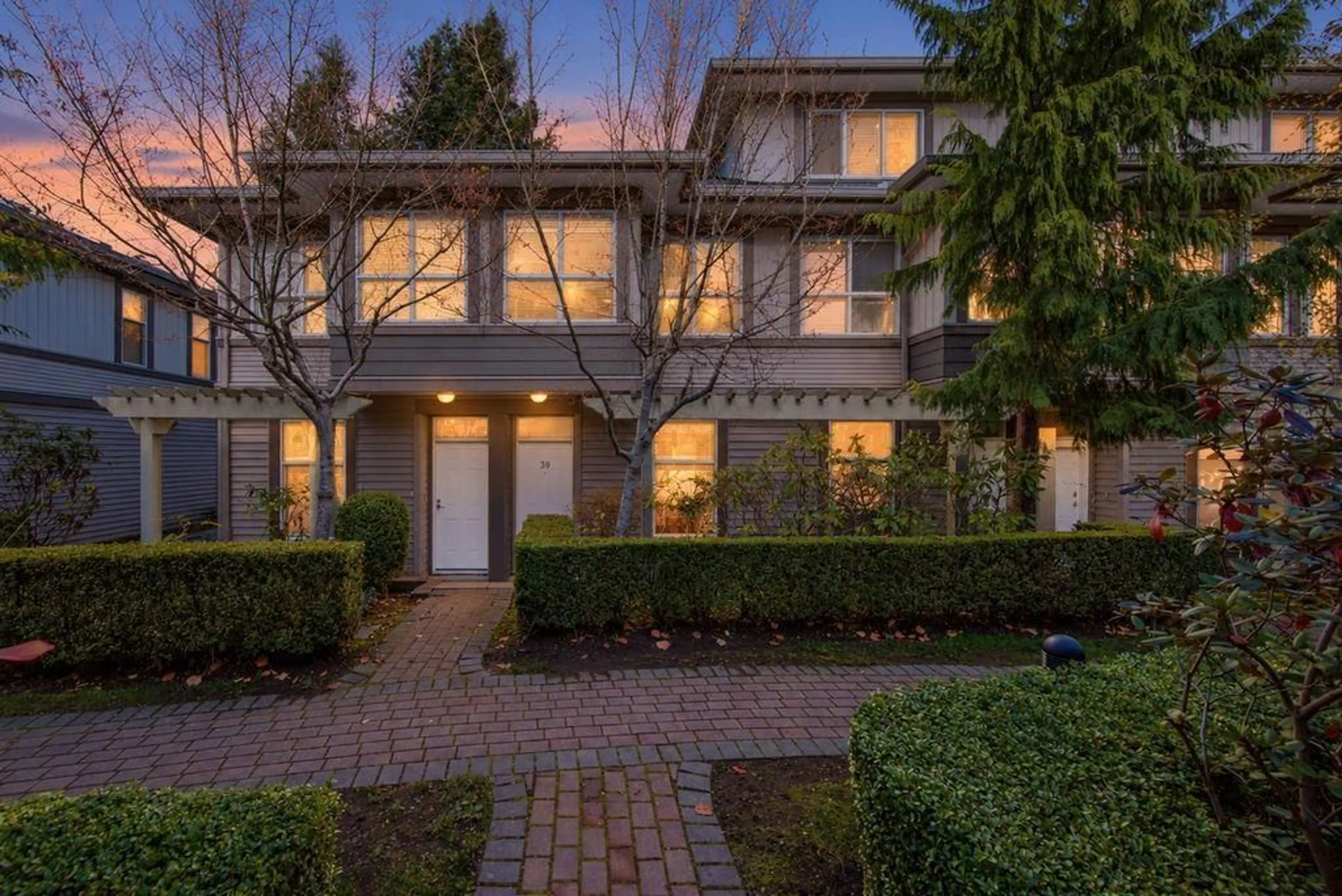 Home with brick exterior material, street for 39 - 15353 100 AVENUE, Surrey British Columbia V3R3S6