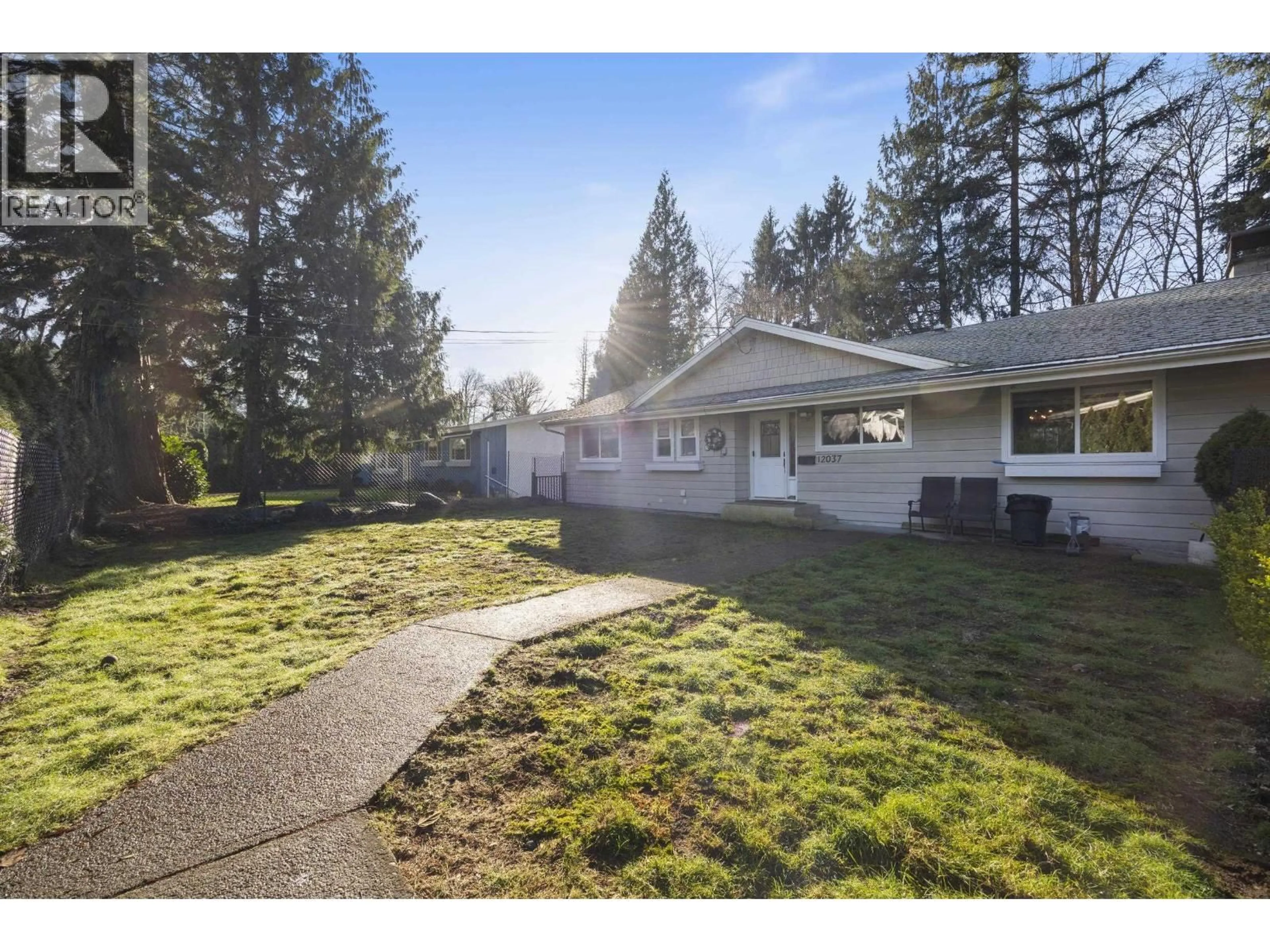 A pic from outside/outdoor area/front of a property/back of a property/a pic from drone, unknown for 12037 208 STREET, Maple Ridge British Columbia V2X4W9