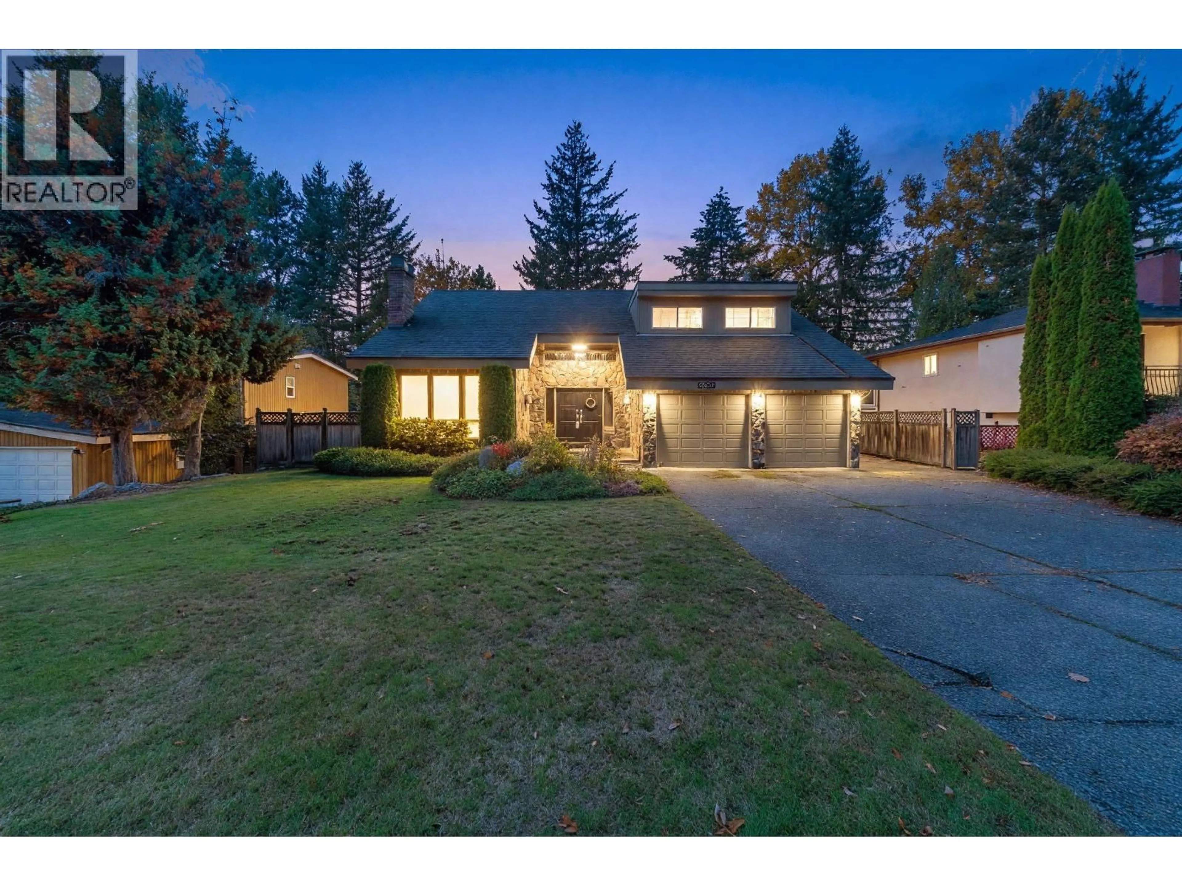 A pic from outside/outdoor area/front of a property/back of a property/a pic from drone, street for 3635 LYNNDALE CRESCENT, Burnaby British Columbia V5A3S4