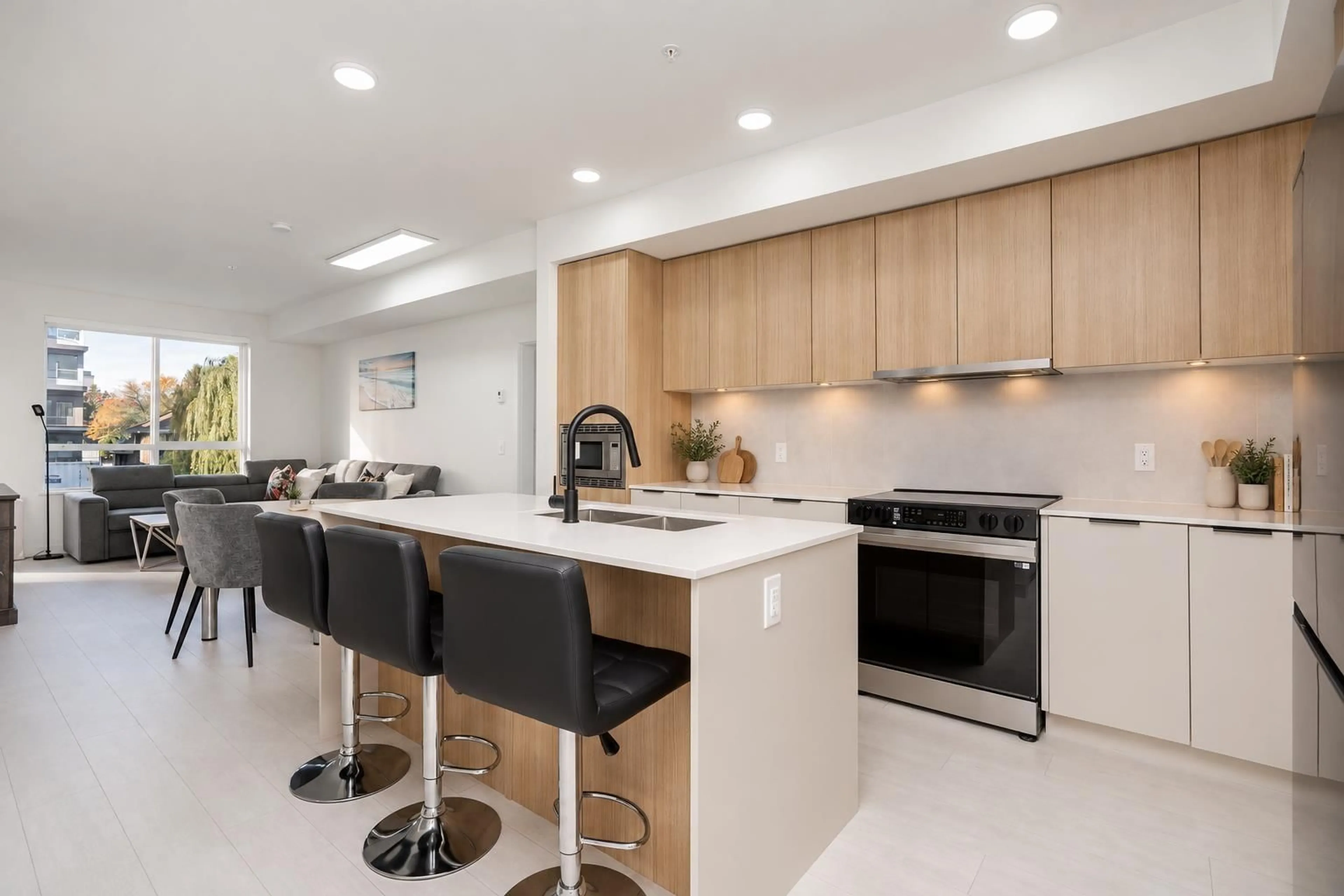 Open concept kitchen, ceramic/tile floor for 221 - 9456 134 STREET, Surrey British Columbia V3V0G8