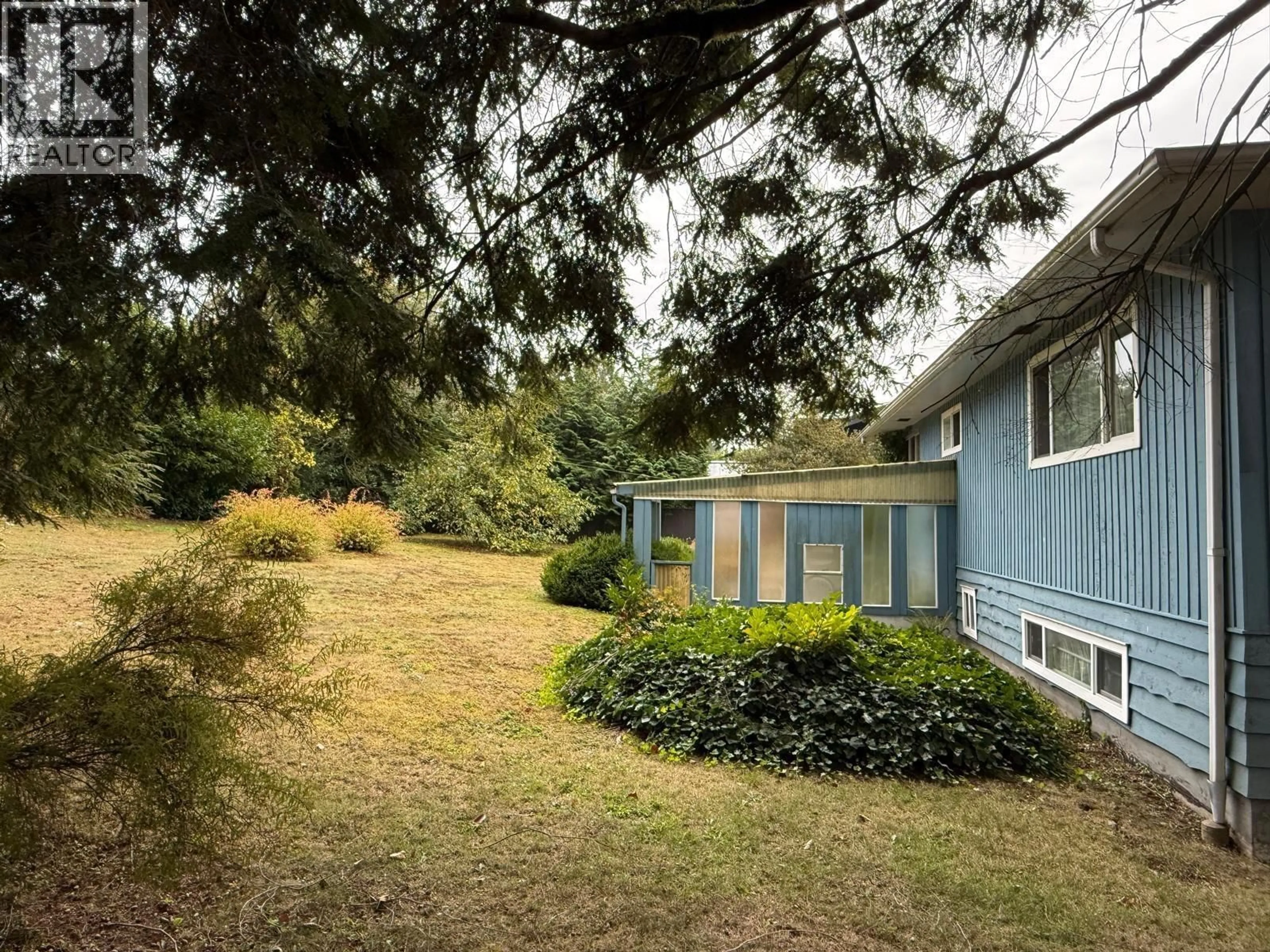 A pic from outside/outdoor area/front of a property/back of a property/a pic from drone, street for 7628 CLAYTON AVENUE, Burnaby British Columbia V5E2L5