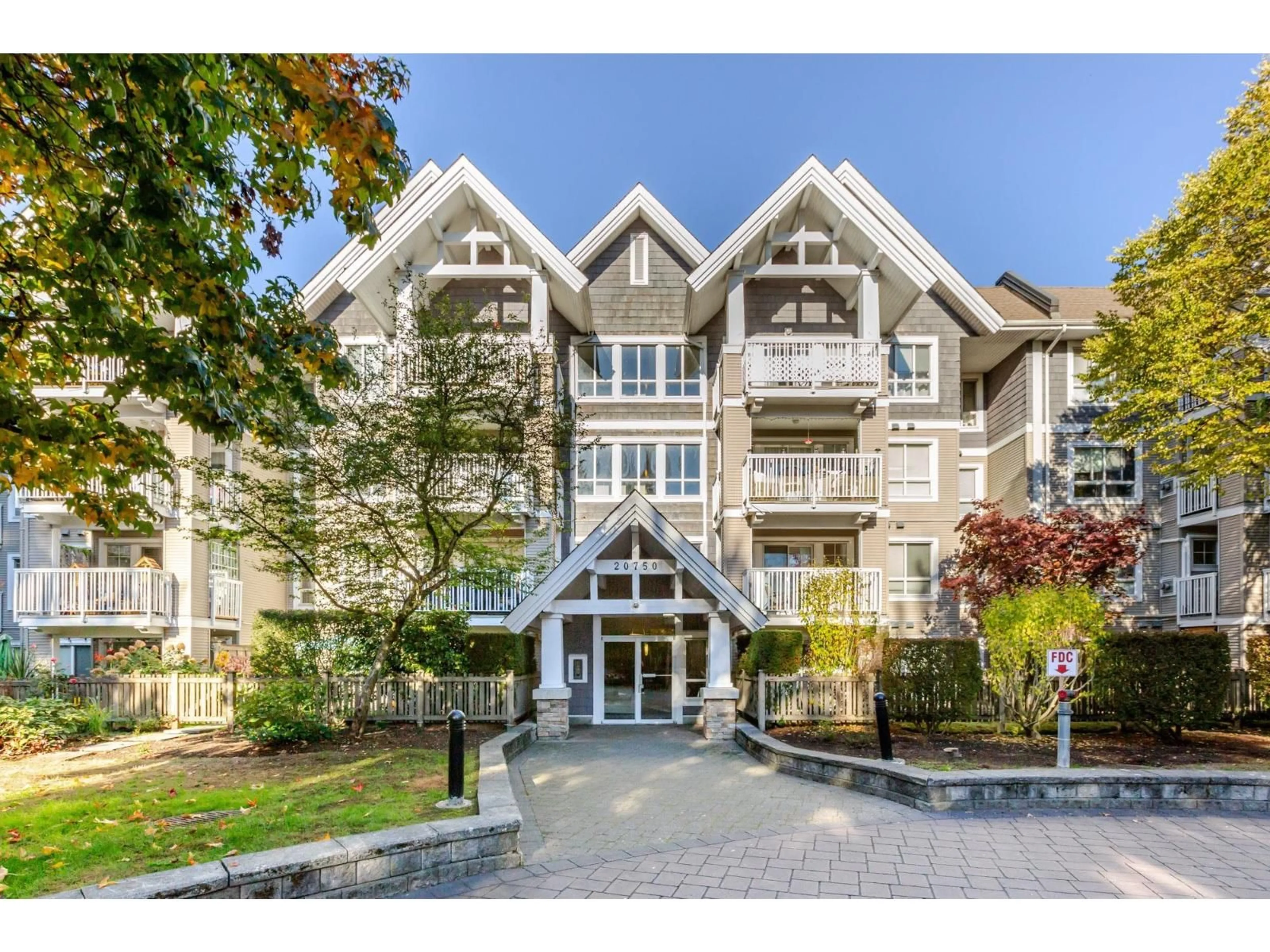 Indoor foyer for 201 - 20750 DUNCAN WAY, Langley British Columbia V3A9J6
