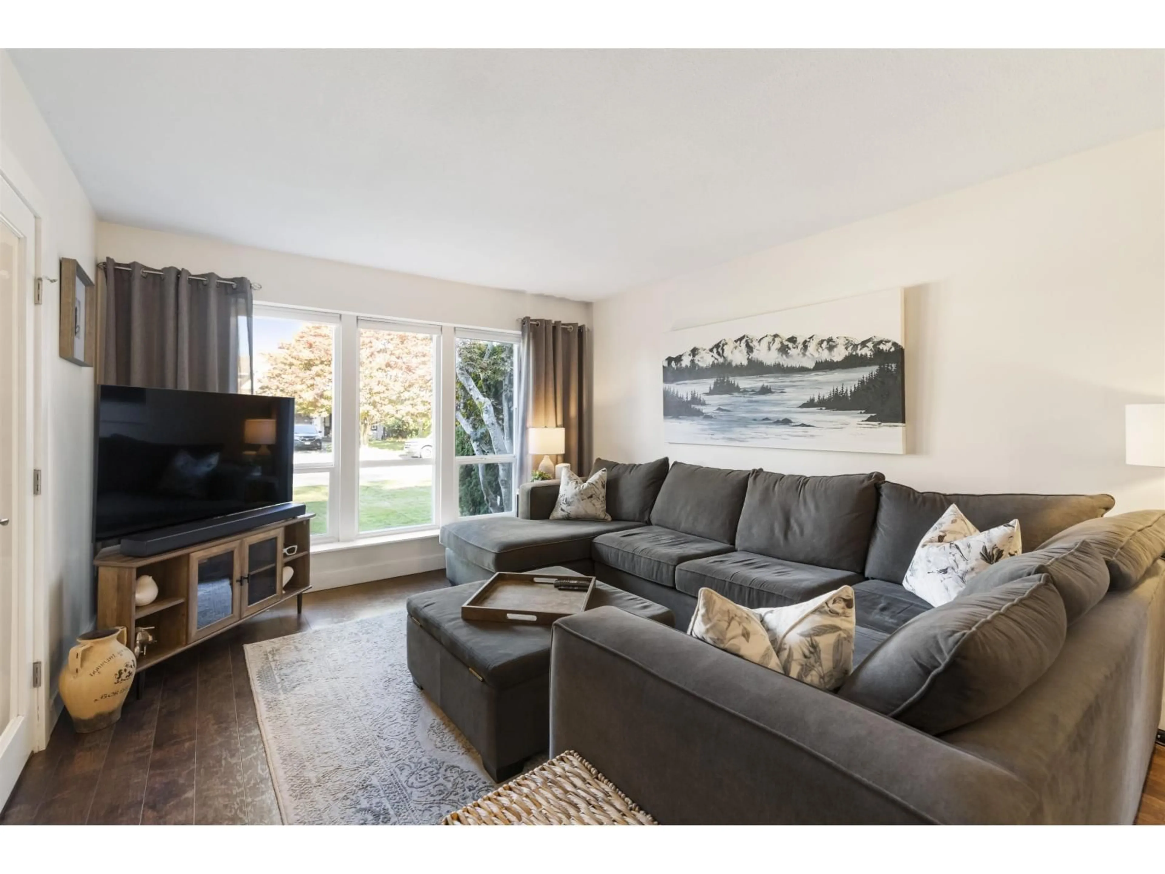 Living room with furniture, wood/laminate floor for 21064 91A AVENUE, Langley British Columbia V1M2C4