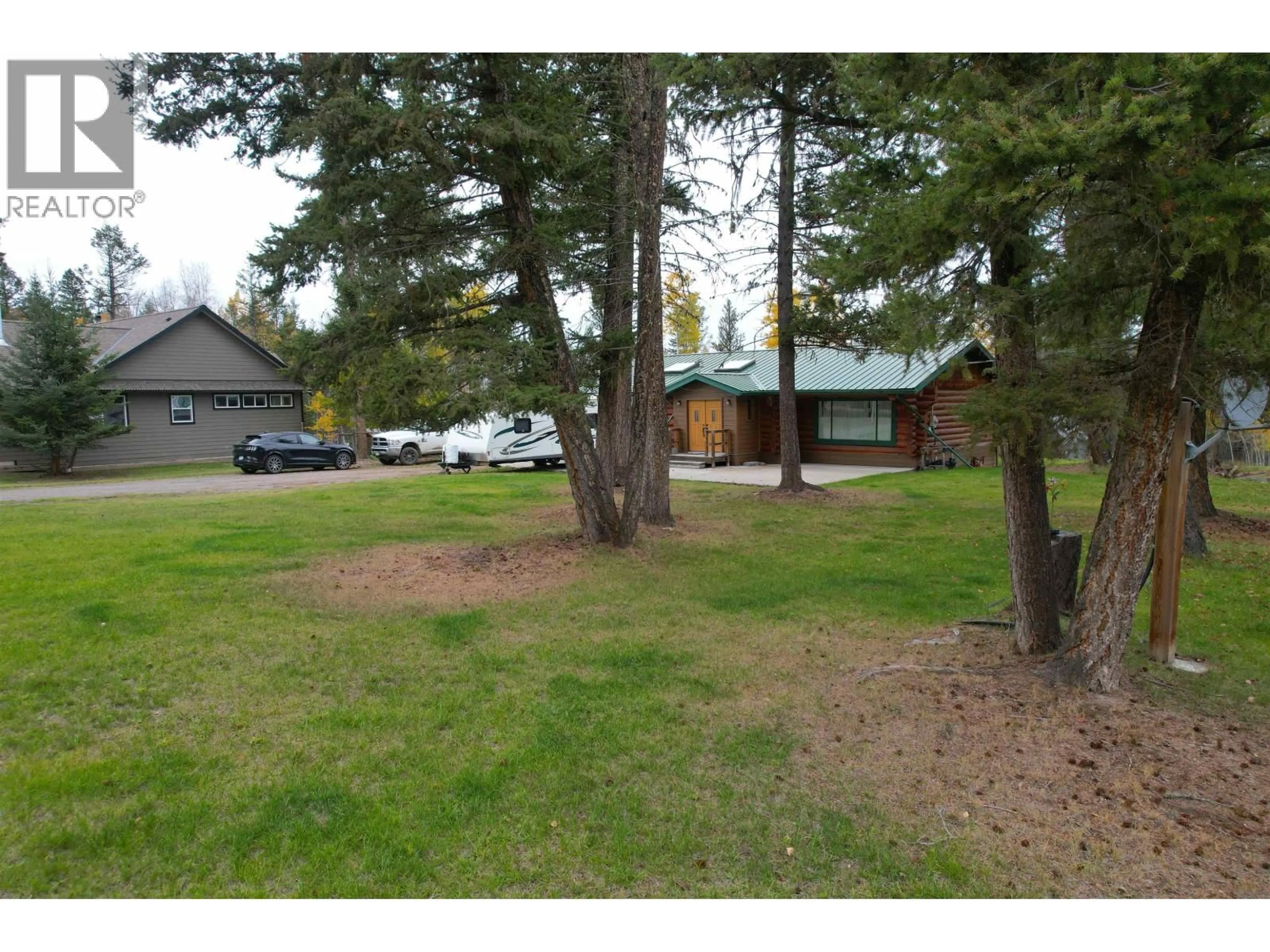 A pic from outside/outdoor area/front of a property/back of a property/a pic from drone, unknown for 5361 QUA PLACE, 108 Mile Ranch British Columbia V0K2Z0