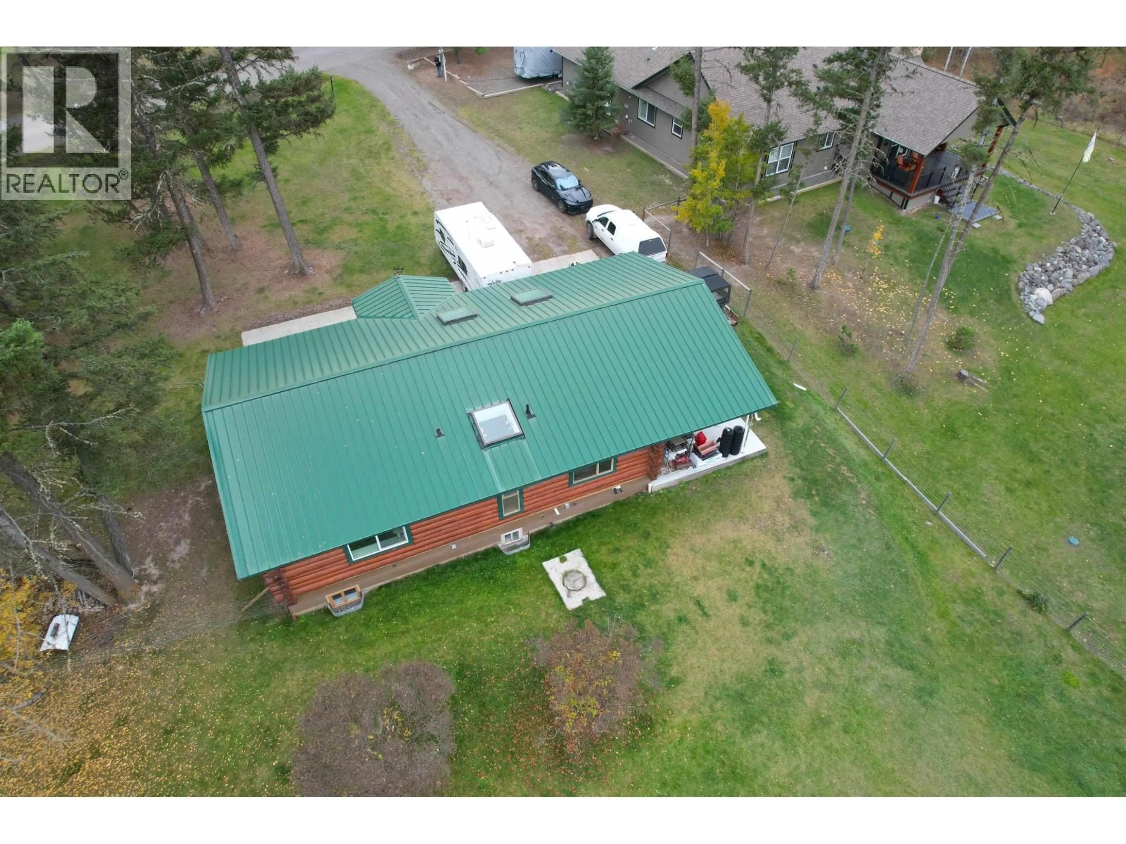 A pic from outside/outdoor area/front of a property/back of a property/a pic from drone, building for 5361 QUA PLACE, 108 Mile Ranch British Columbia V0K2Z0