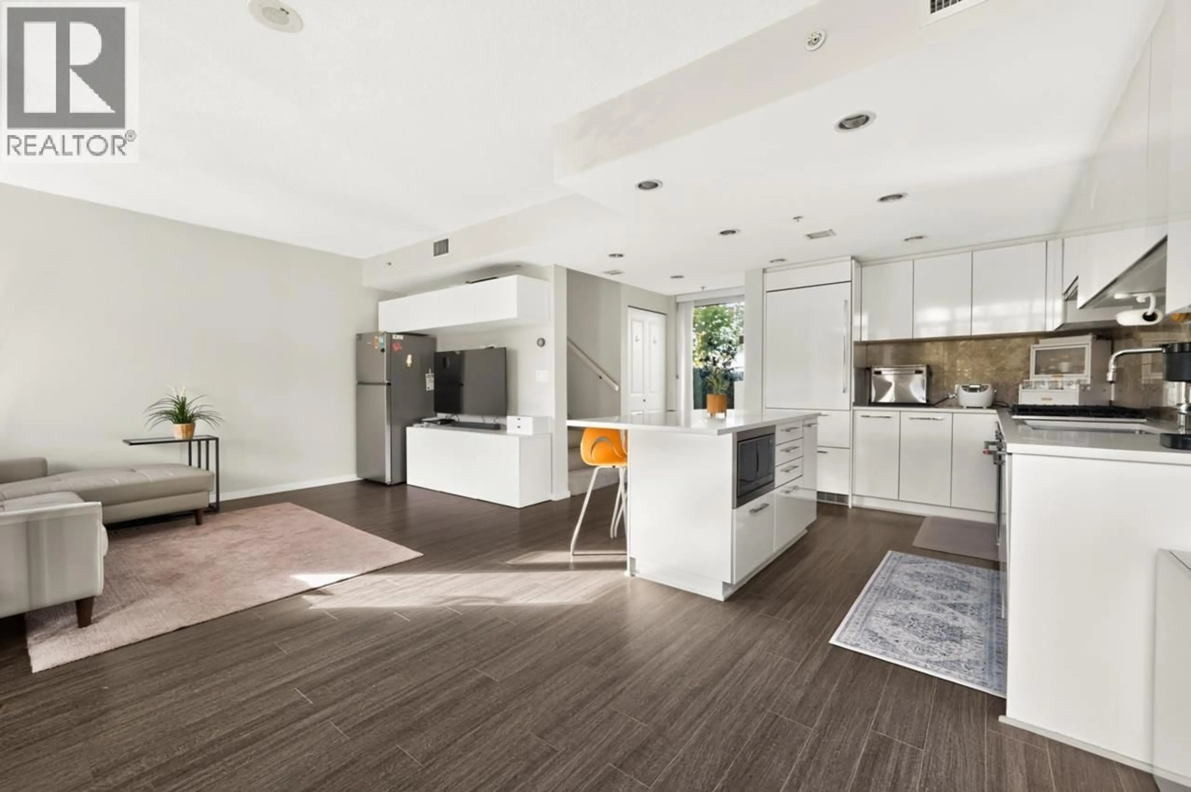 Open concept kitchen, unknown for 6693 MARLBOROUGH AVENUE, Burnaby British Columbia V5H0J3