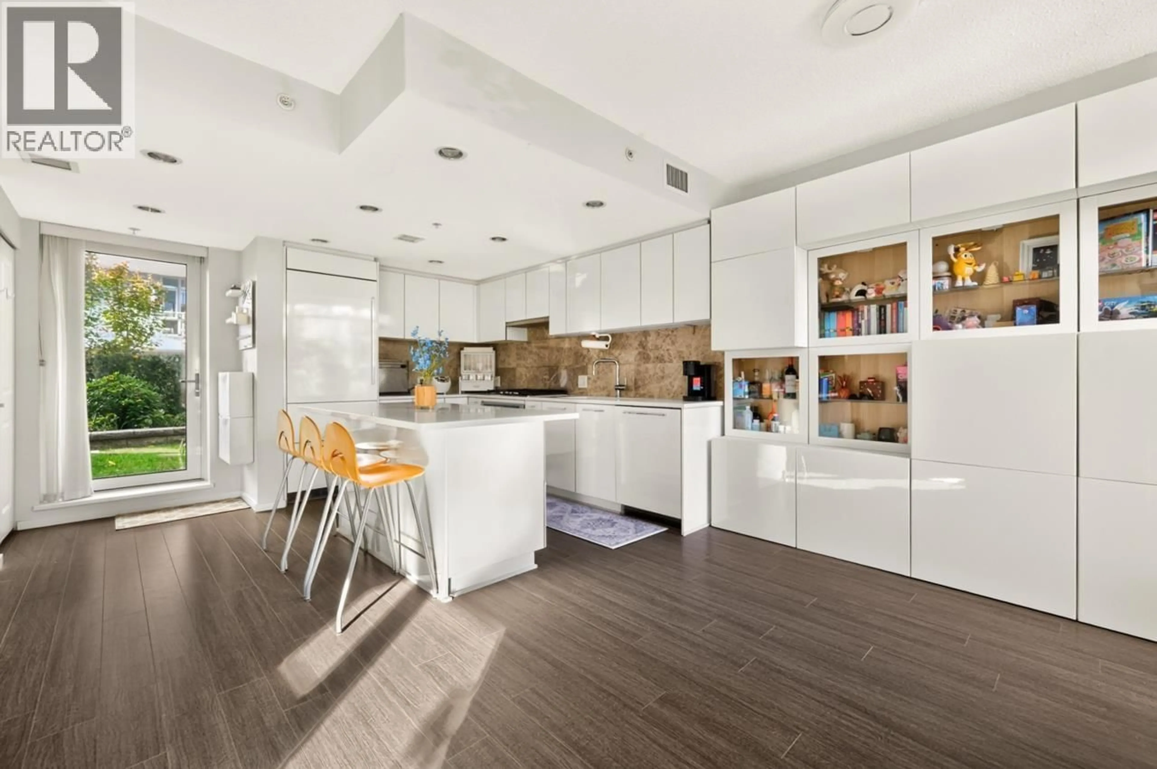 Open concept kitchen, unknown for 6693 MARLBOROUGH AVENUE, Burnaby British Columbia V5H0J3