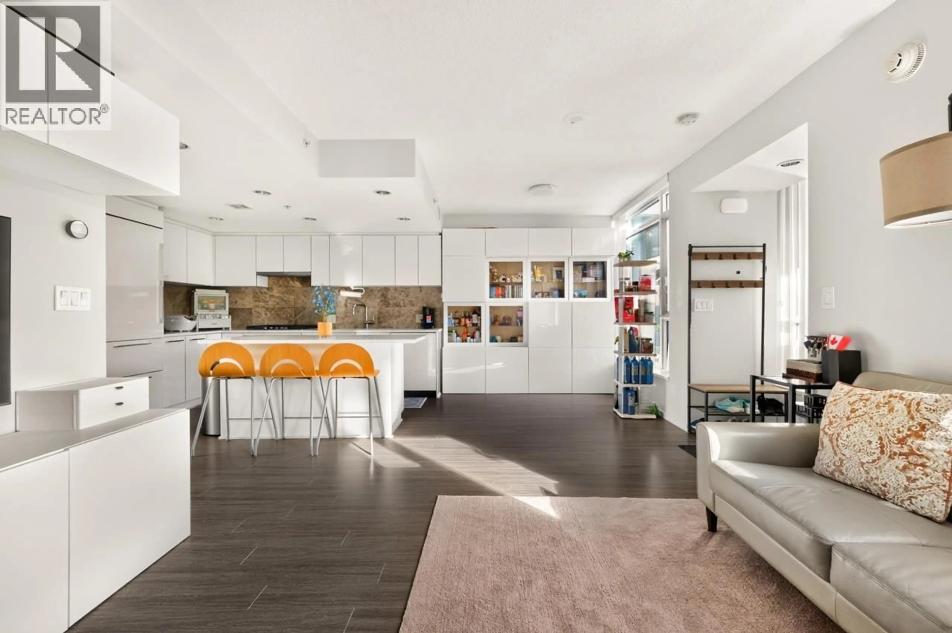 Open concept kitchen, ceramic/tile floor for 6693 MARLBOROUGH AVENUE, Burnaby British Columbia V5H0J3