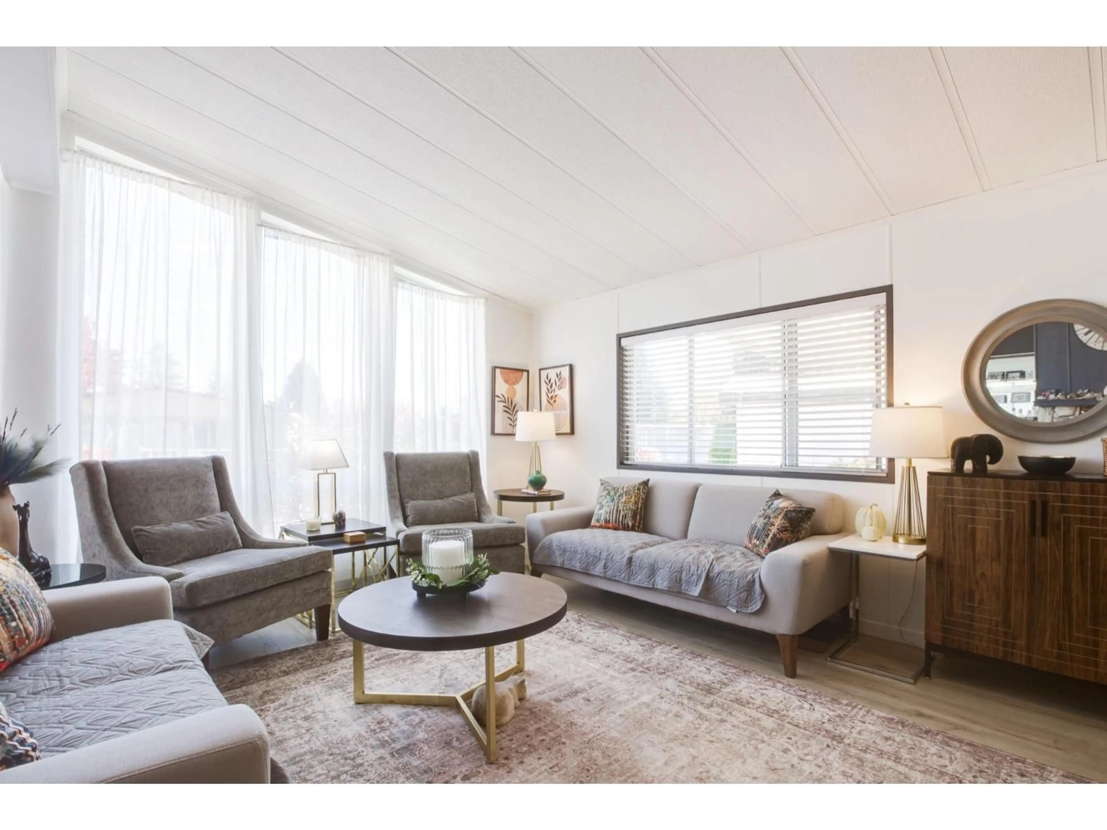 Living room with furniture, unknown for 65 - 15875 20 AVENUE, Surrey British Columbia V4A2B1