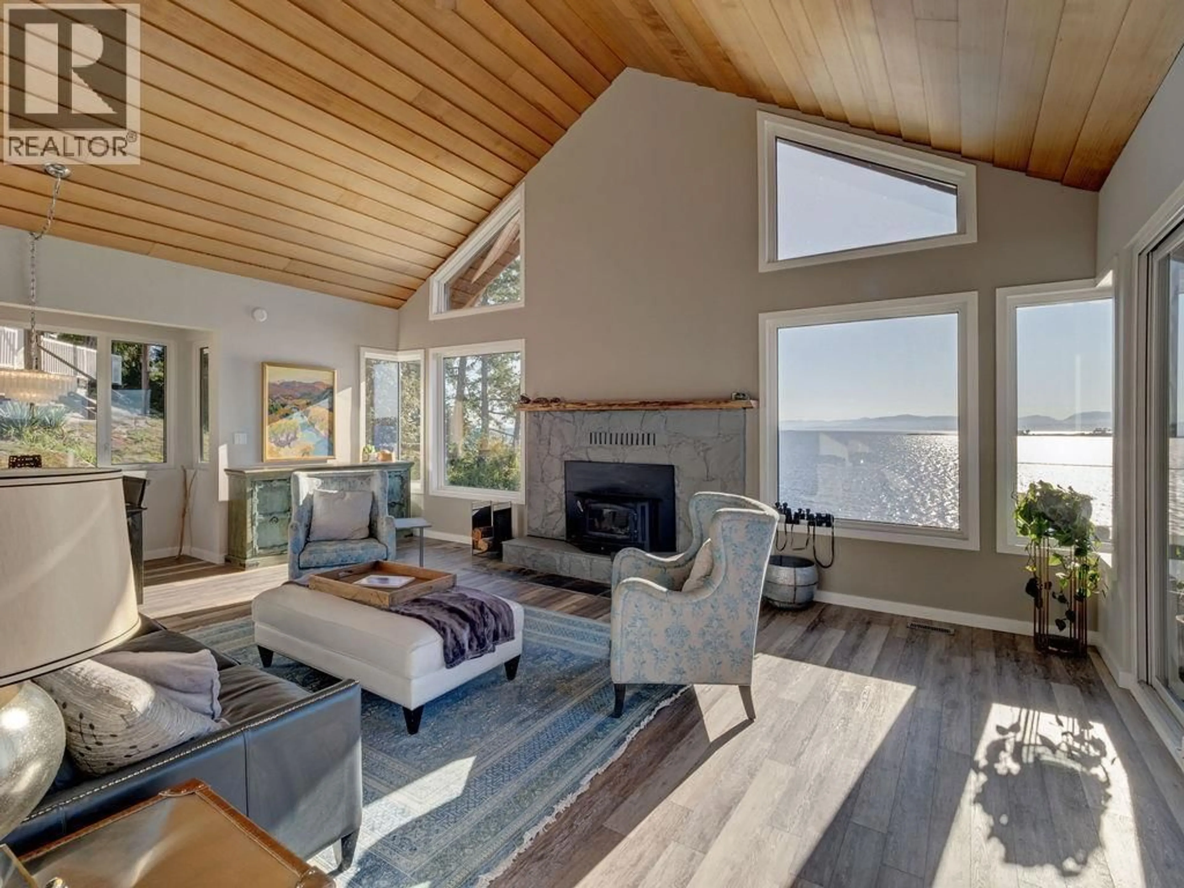 Living room with furniture, unknown for 8327 REDROOFFS ROAD, Sechelt British Columbia V7Z1E4