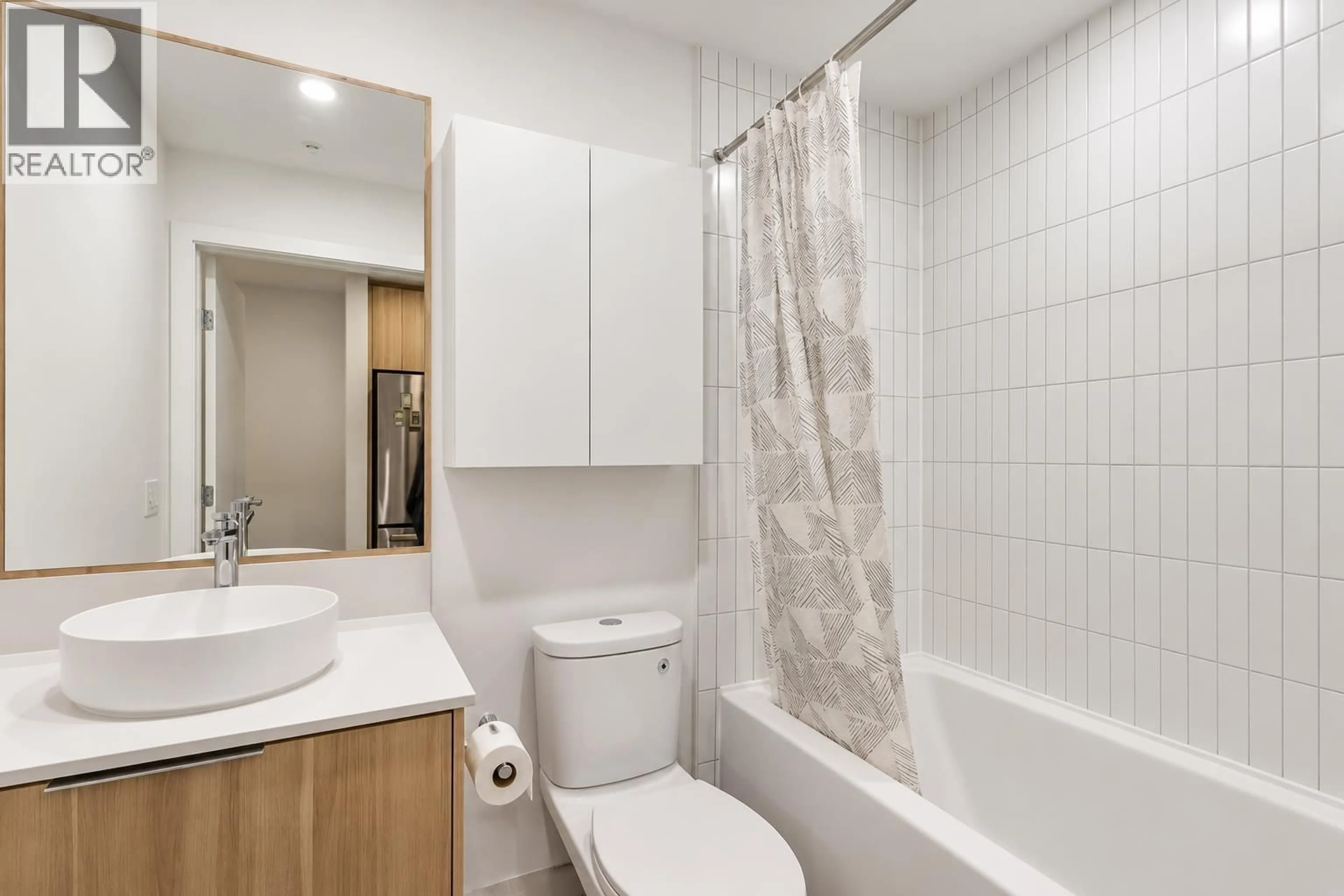 Standard bathroom, unknown for 318 - 2450 GARDEN DRIVE, Vancouver British Columbia V5K0K1