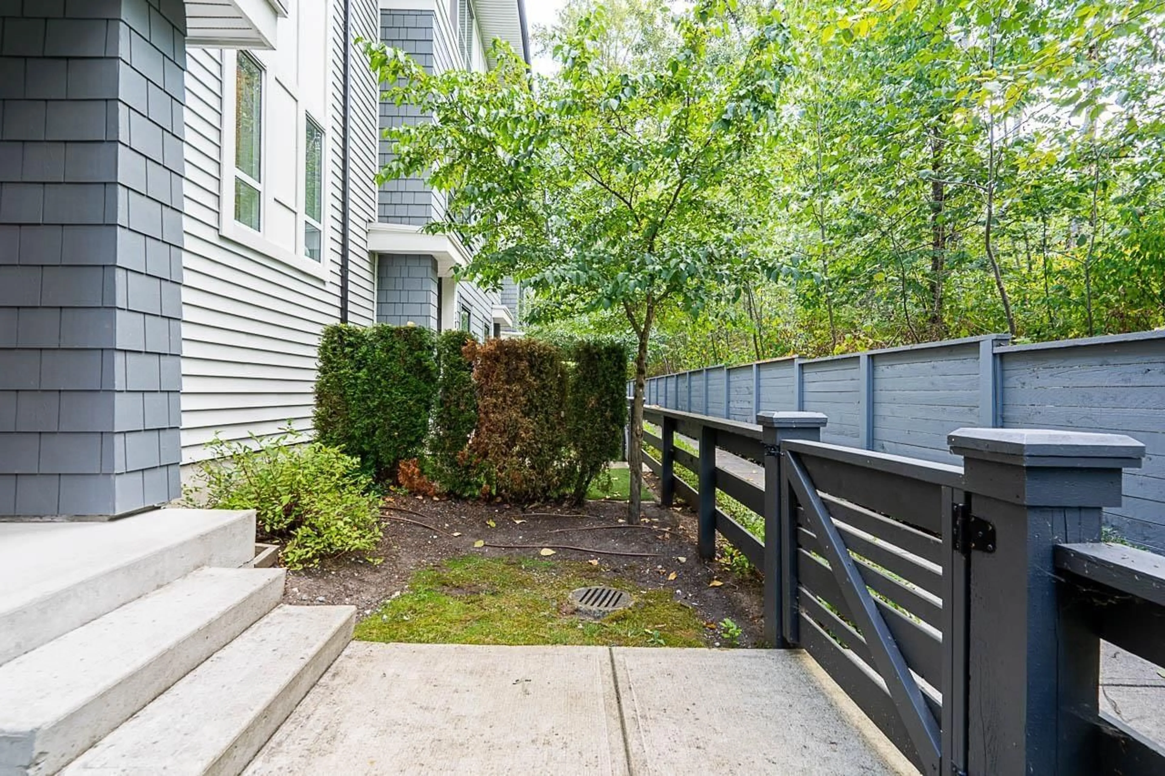 Patio, street for 2004 - 18505 LAURENSEN PLACE, Surrey British Columbia V4N6R7