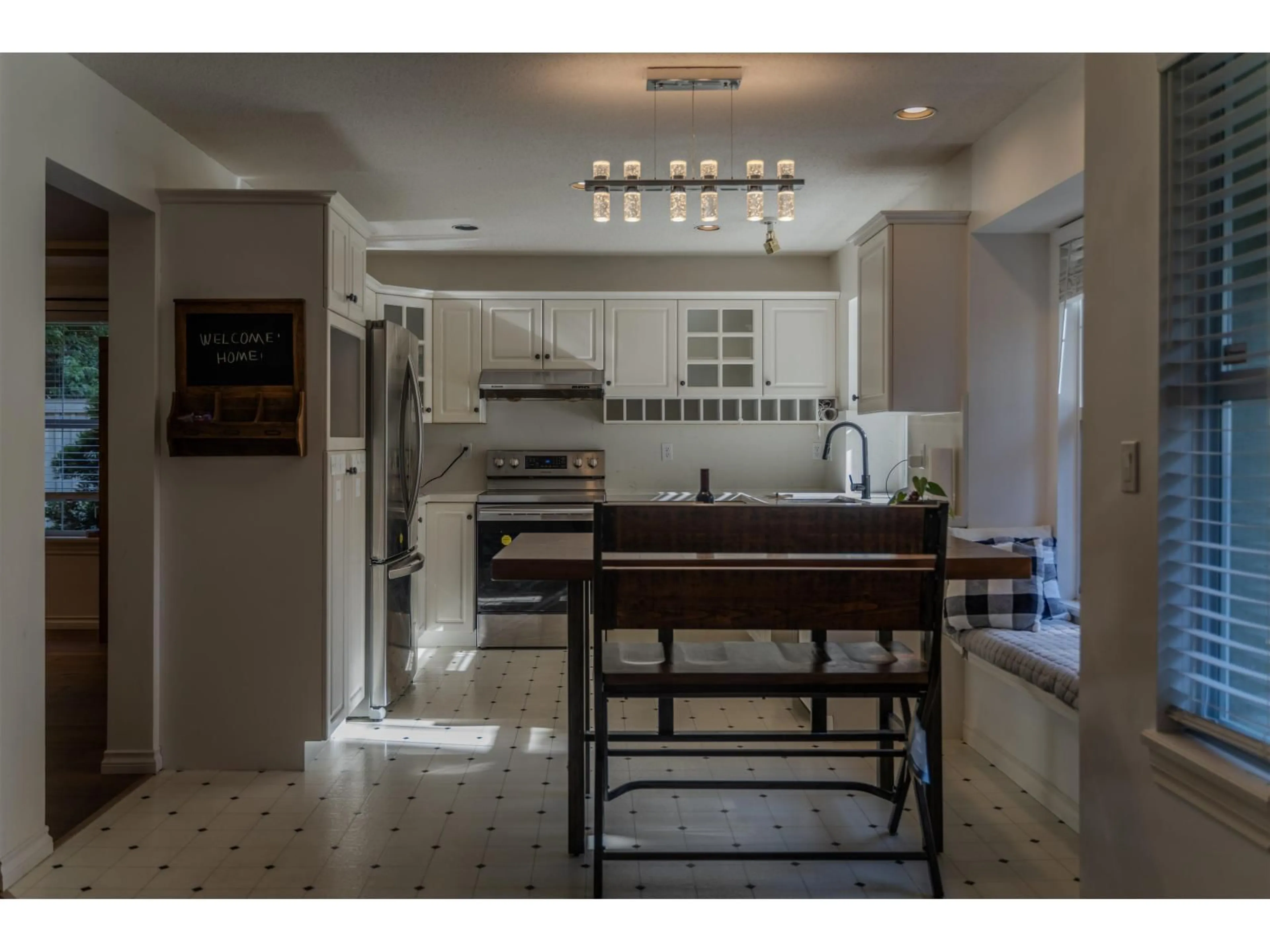 Open concept kitchen, ceramic/tile floor for 17 - 15860 82 AVENUE, Surrey British Columbia V4N0S8