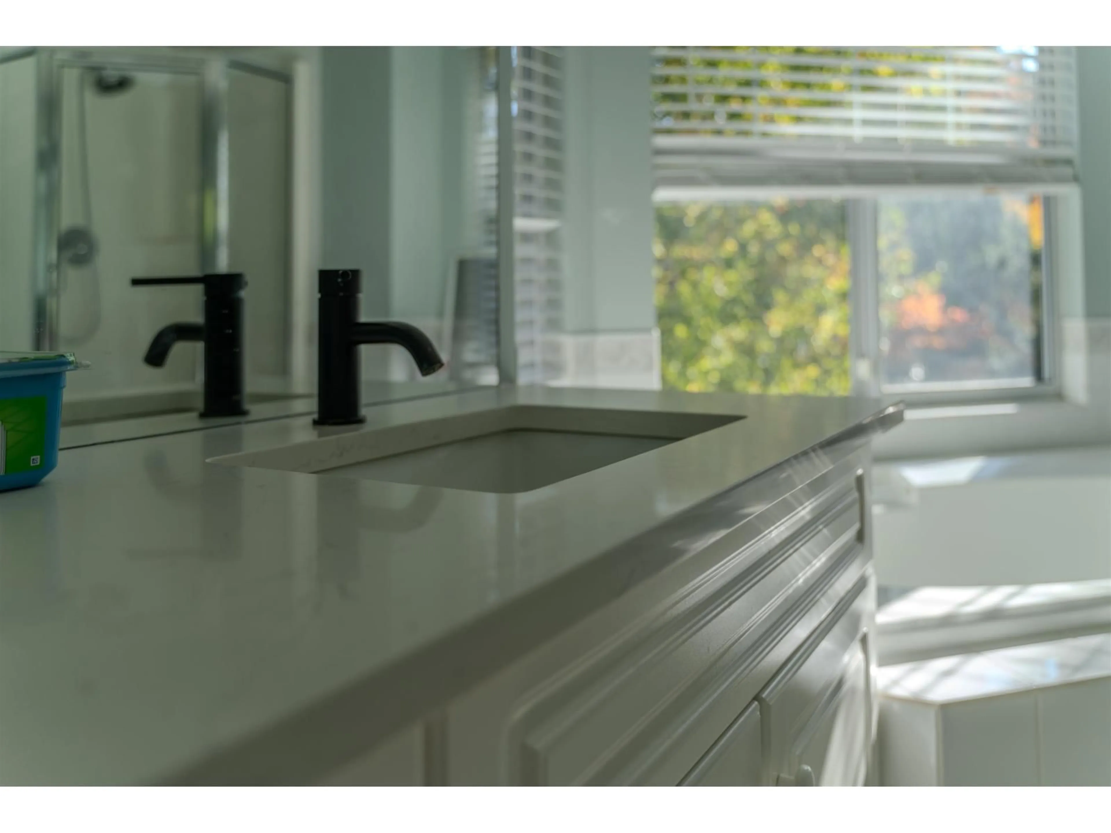 Contemporary bathroom, ceramic/tile floor for 17 - 15860 82 AVENUE, Surrey British Columbia V4N0S8