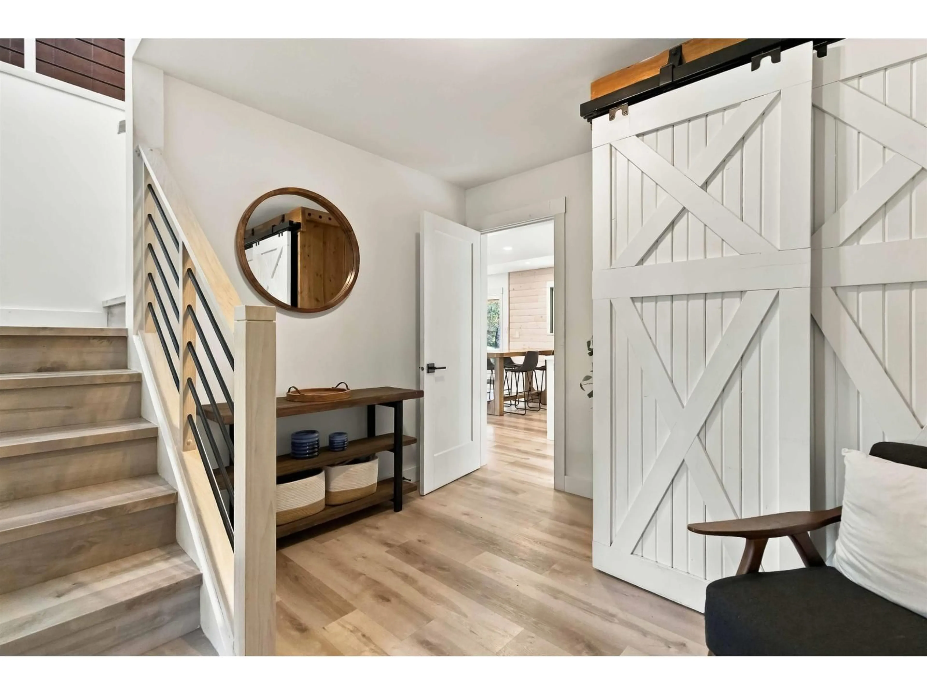 Indoor entryway for 30288 BERG AVENUE, Mission British Columbia V4S1C8
