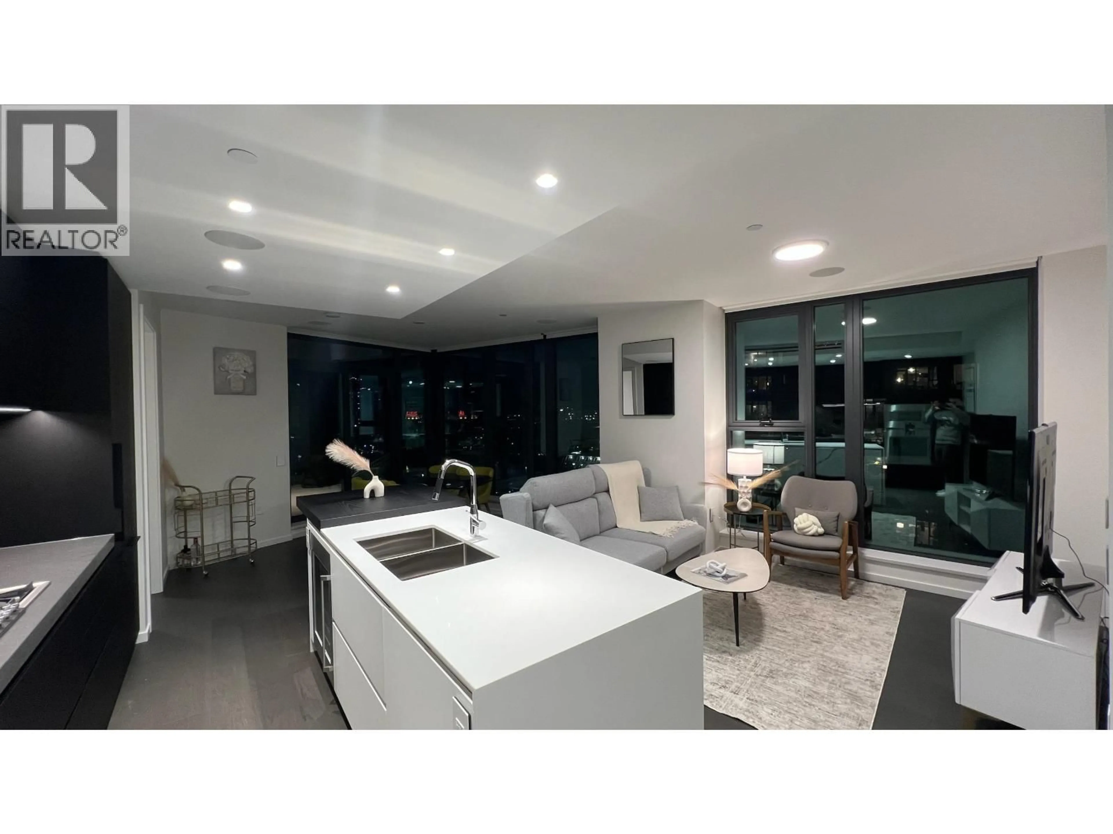 Open concept kitchen, ceramic/tile floor for 706 - 1601 QUEBEC STREET, Vancouver British Columbia V6A0J9