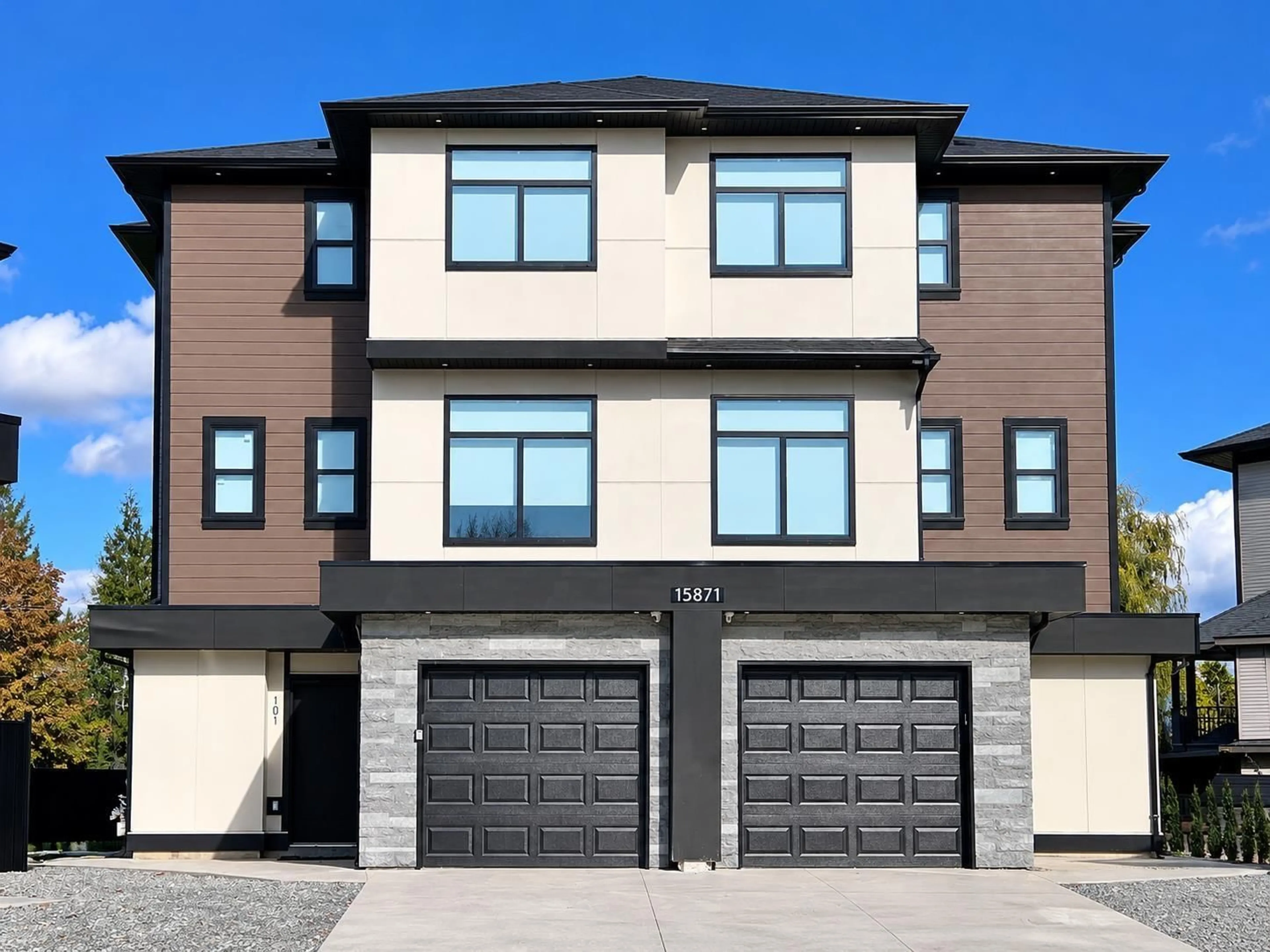 Home with brick exterior material, street for 102 - 15871 111A AVENUE, Surrey British Columbia V4N5B4