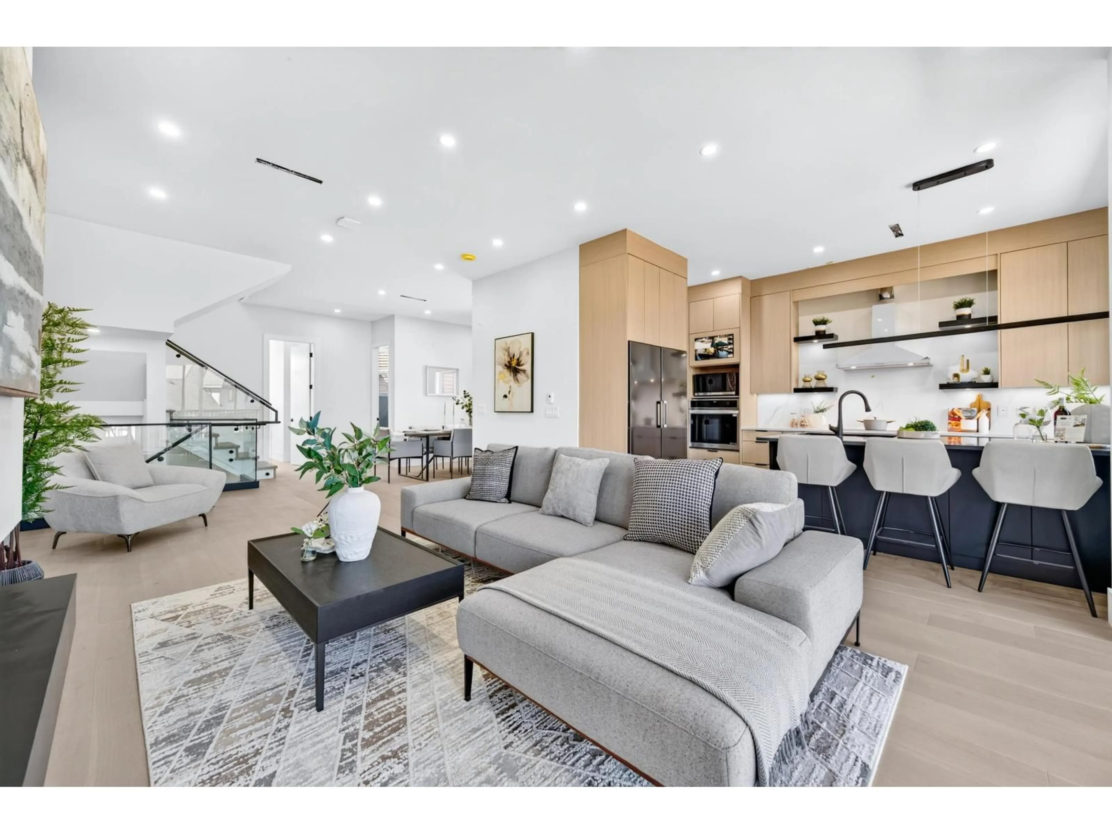 Living room with furniture, unknown for 102 - 15871 111A AVENUE, Surrey British Columbia V4N5B4