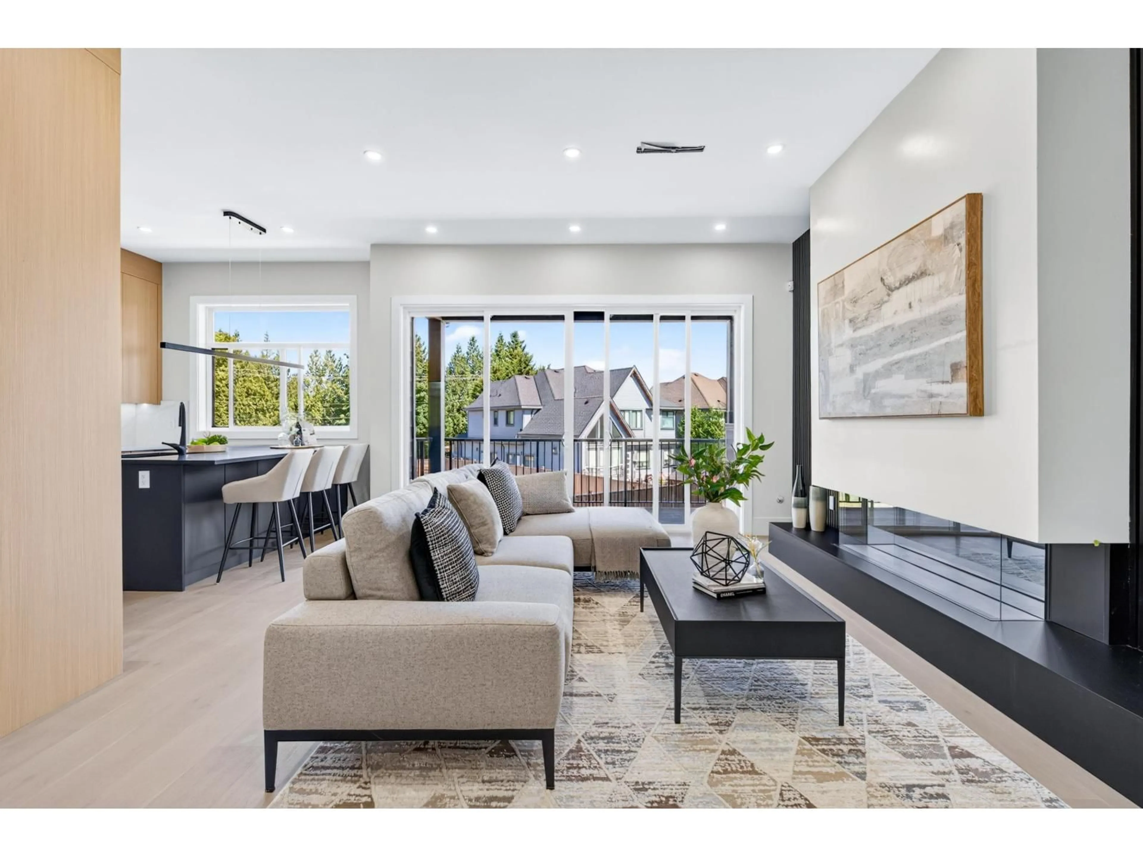 Living room with furniture, unknown for 102 - 15871 111A AVENUE, Surrey British Columbia V4N5B4