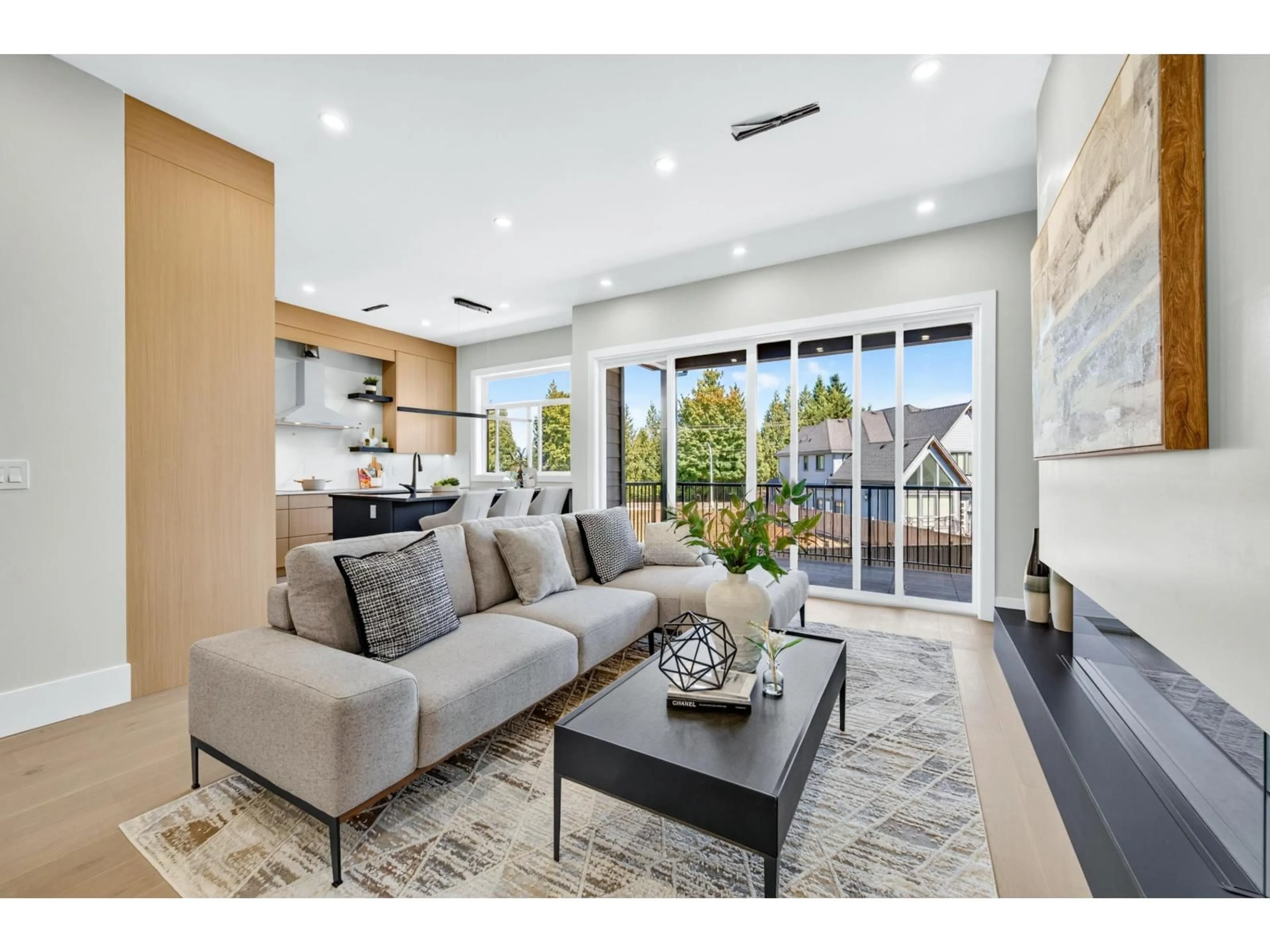 Living room with furniture, unknown for 102 - 15871 111A AVENUE, Surrey British Columbia V4N5B4