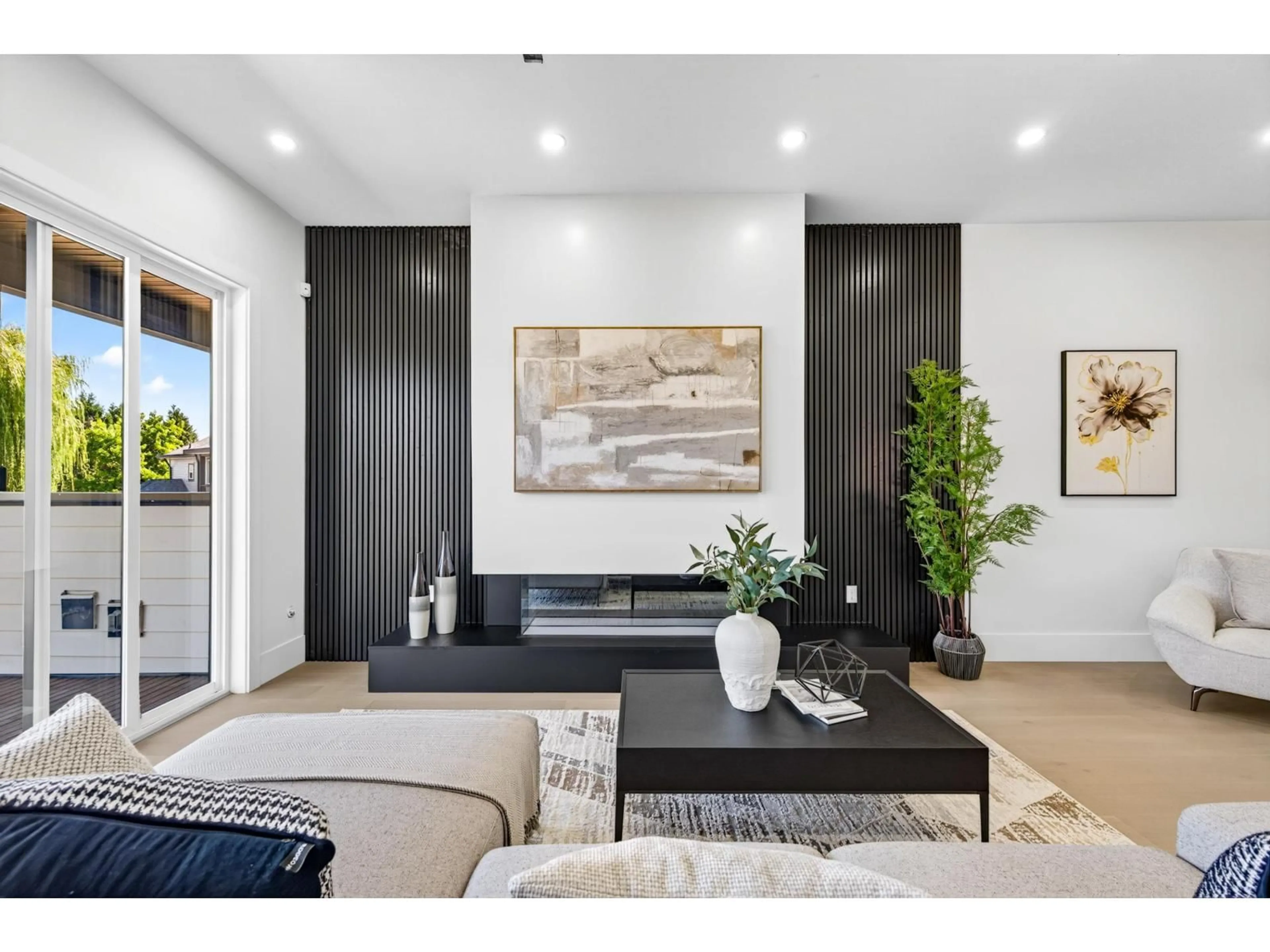 Living room with furniture, unknown for 102 - 15871 111A AVENUE, Surrey British Columbia V4N5B4