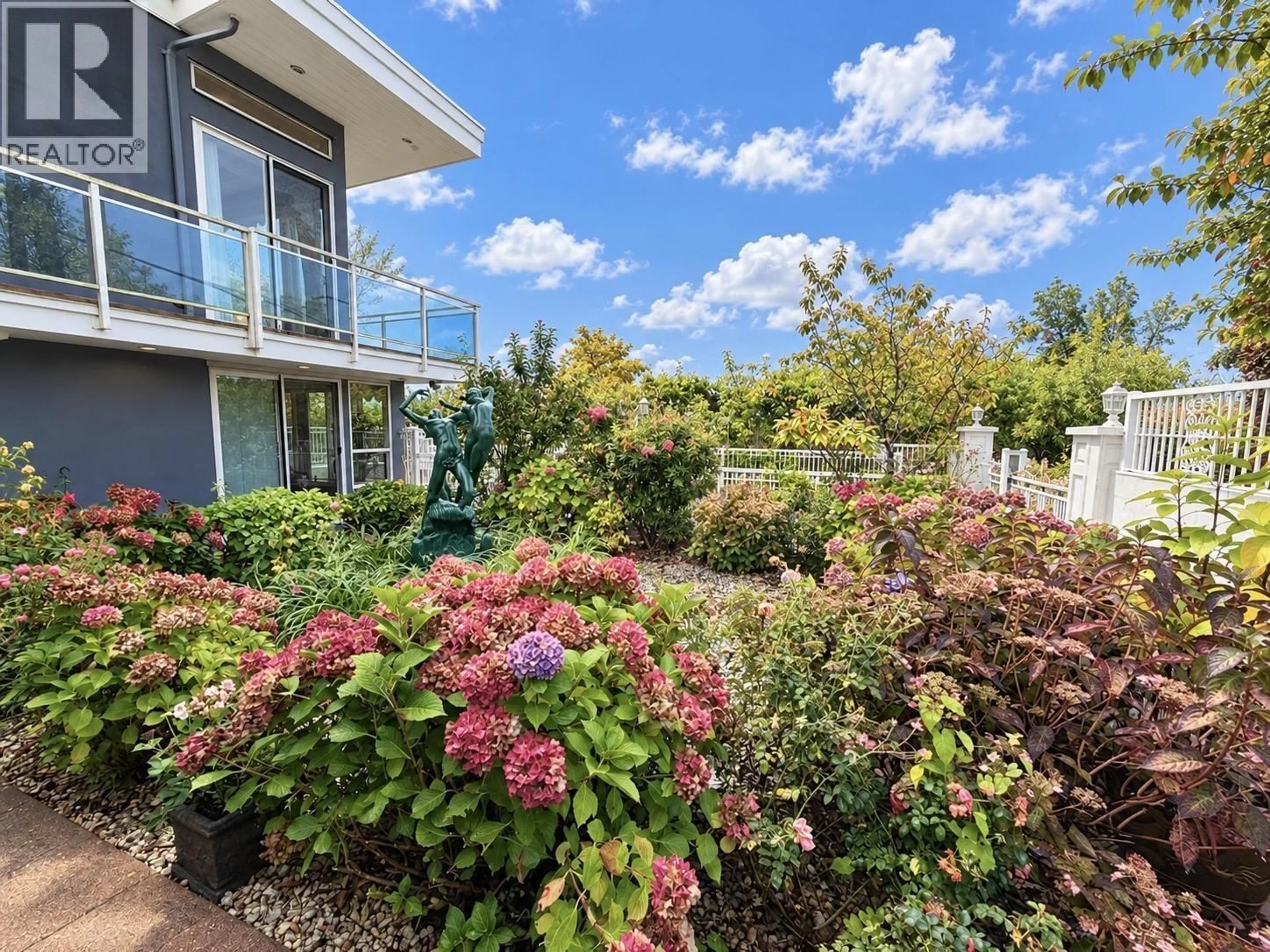 A pic from outside/outdoor area/front of a property/back of a property/a pic from drone, unknown for 7468 CURTIS STREET, Burnaby British Columbia V5A1K5