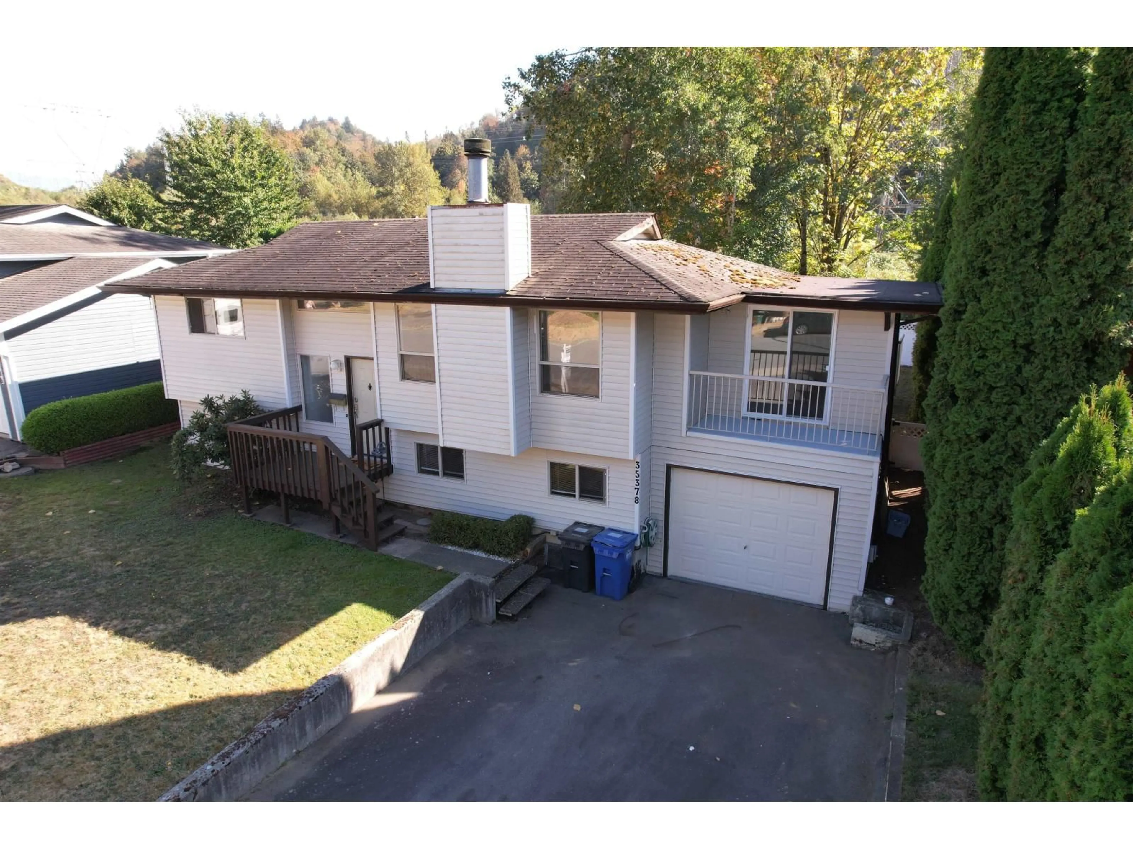 A pic from outside/outdoor area/front of a property/back of a property/a pic from drone, street for 35378 WELLS GRAY AVENUE, Abbotsford British Columbia V2S5W9