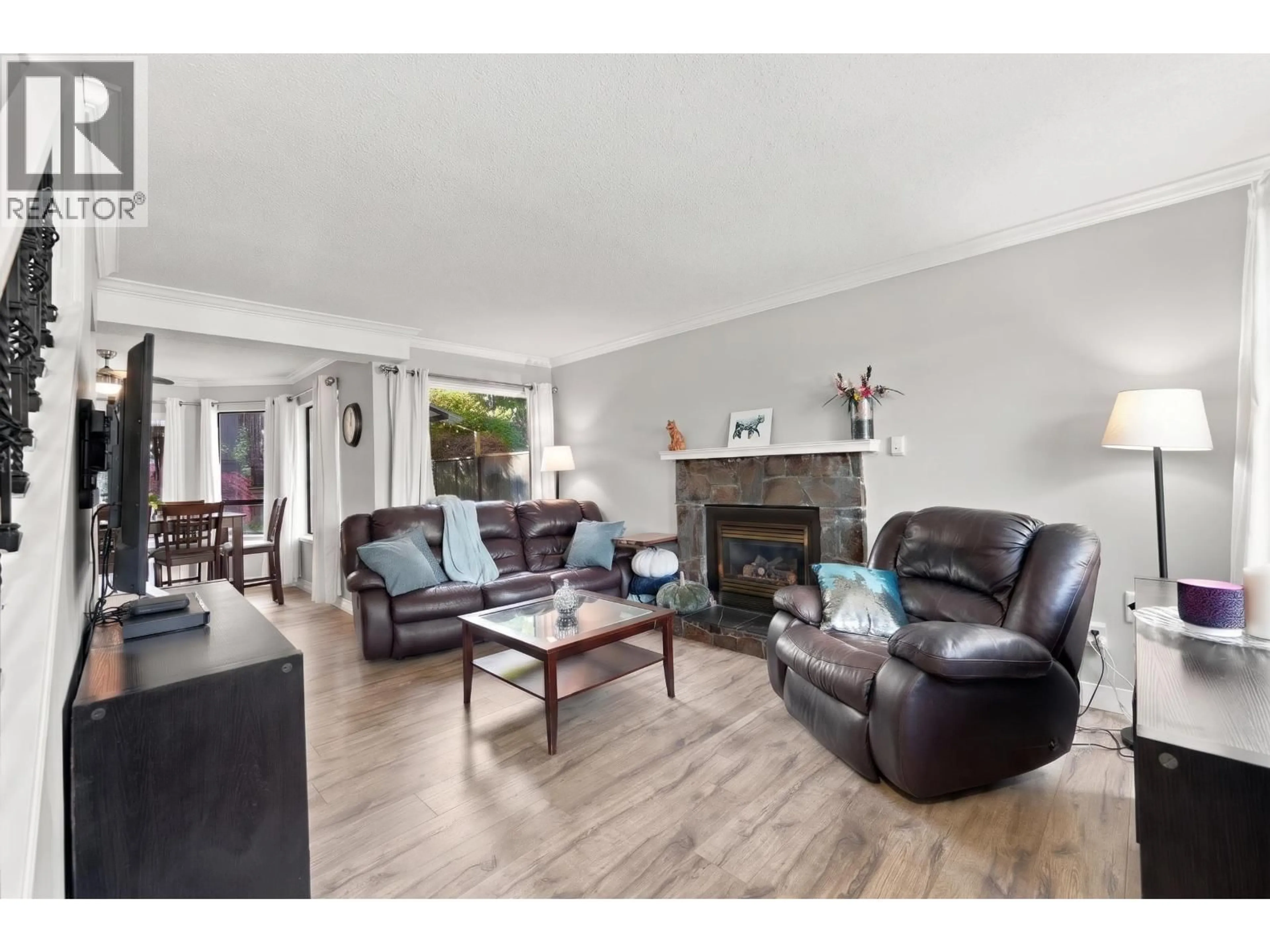 Living room with furniture, wood/laminate floor for 19 - 21550 CHERRINGTON AVENUE, Maple Ridge British Columbia V2X8S7