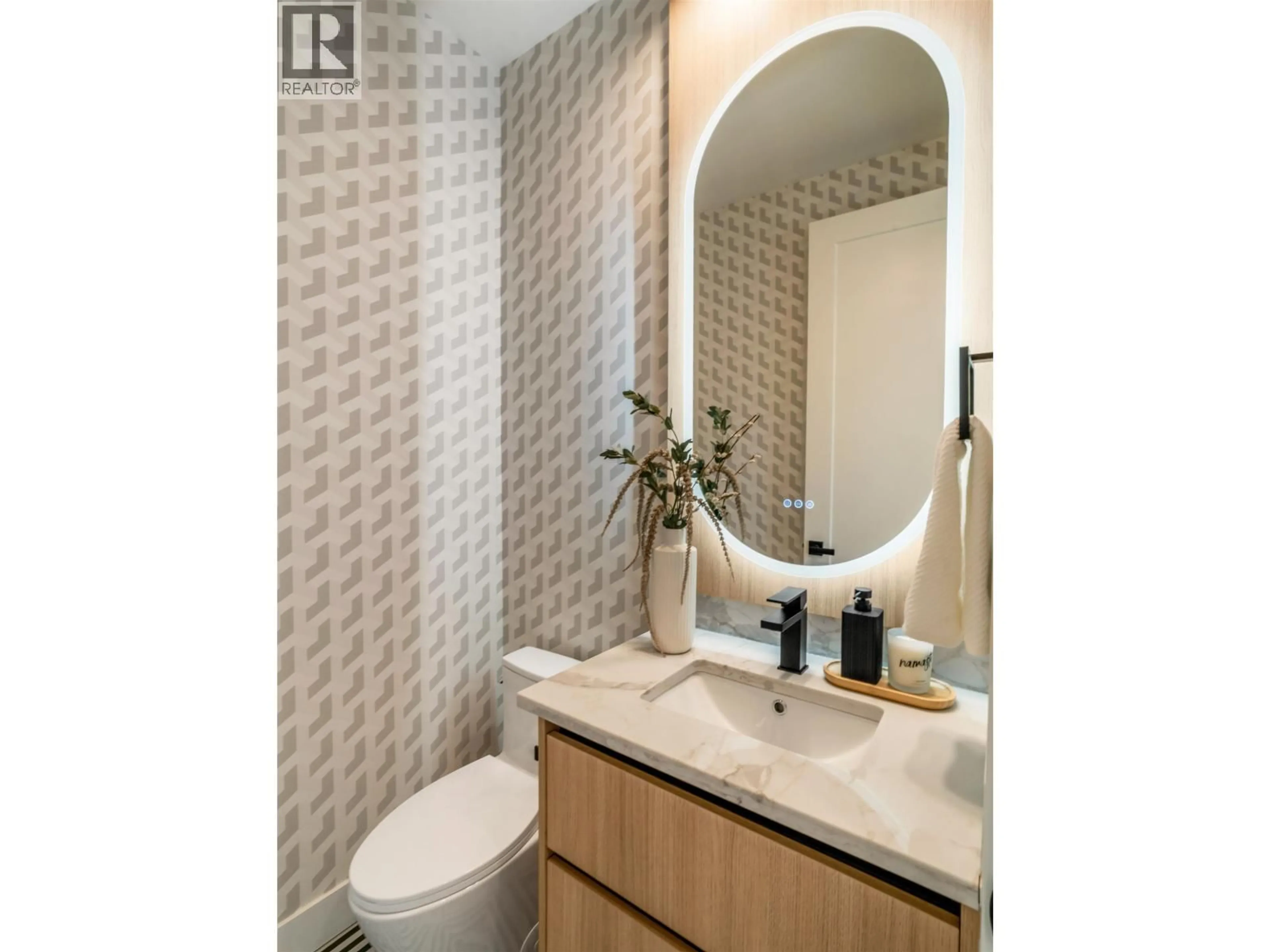 Contemporary bathroom, ceramic/tile floor for 104 - 359 LAVAL STREET, Coquitlam British Columbia V3K4W7
