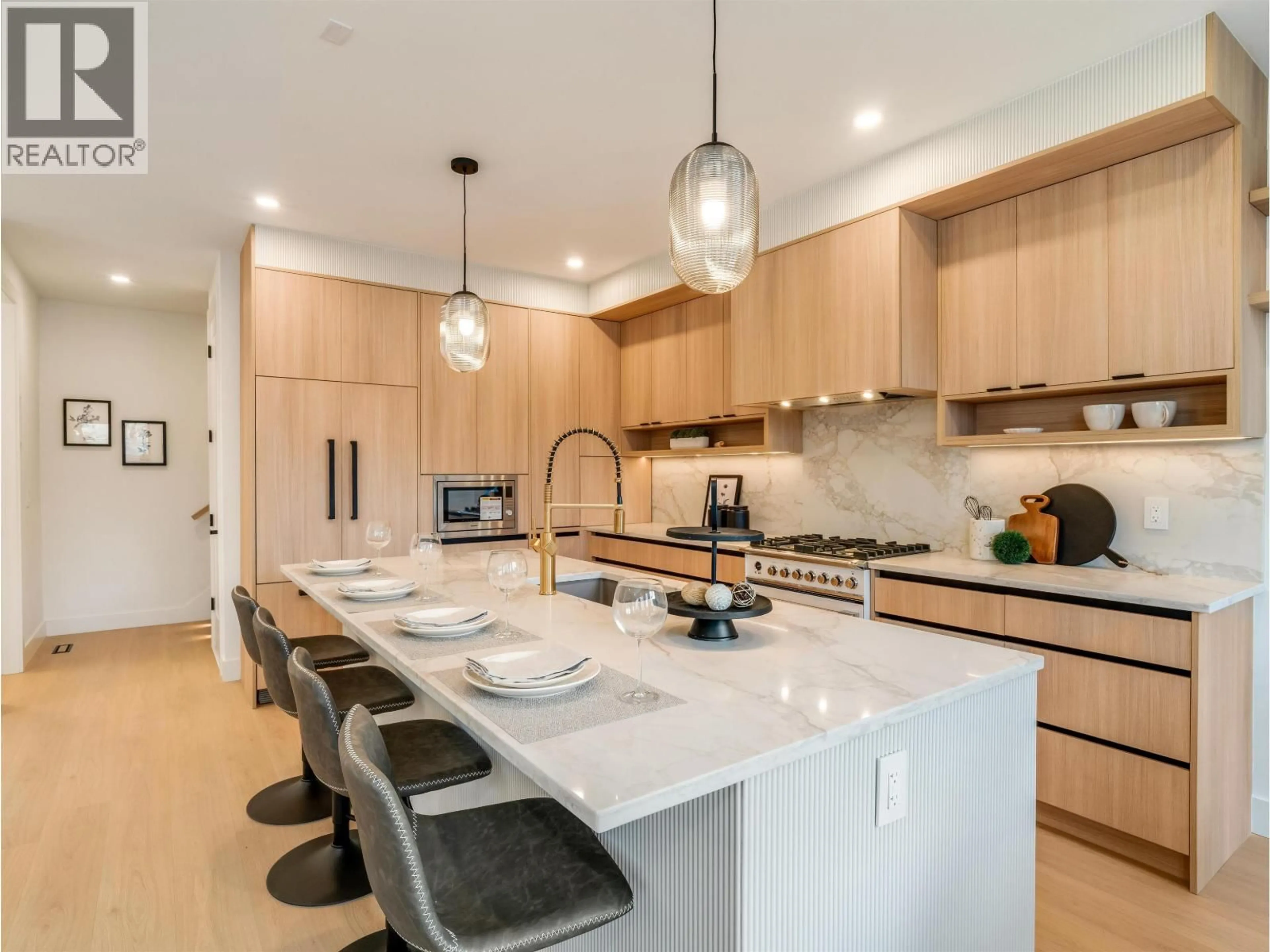Contemporary kitchen, ceramic/tile floor for 104 - 359 LAVAL STREET, Coquitlam British Columbia V3K4W7