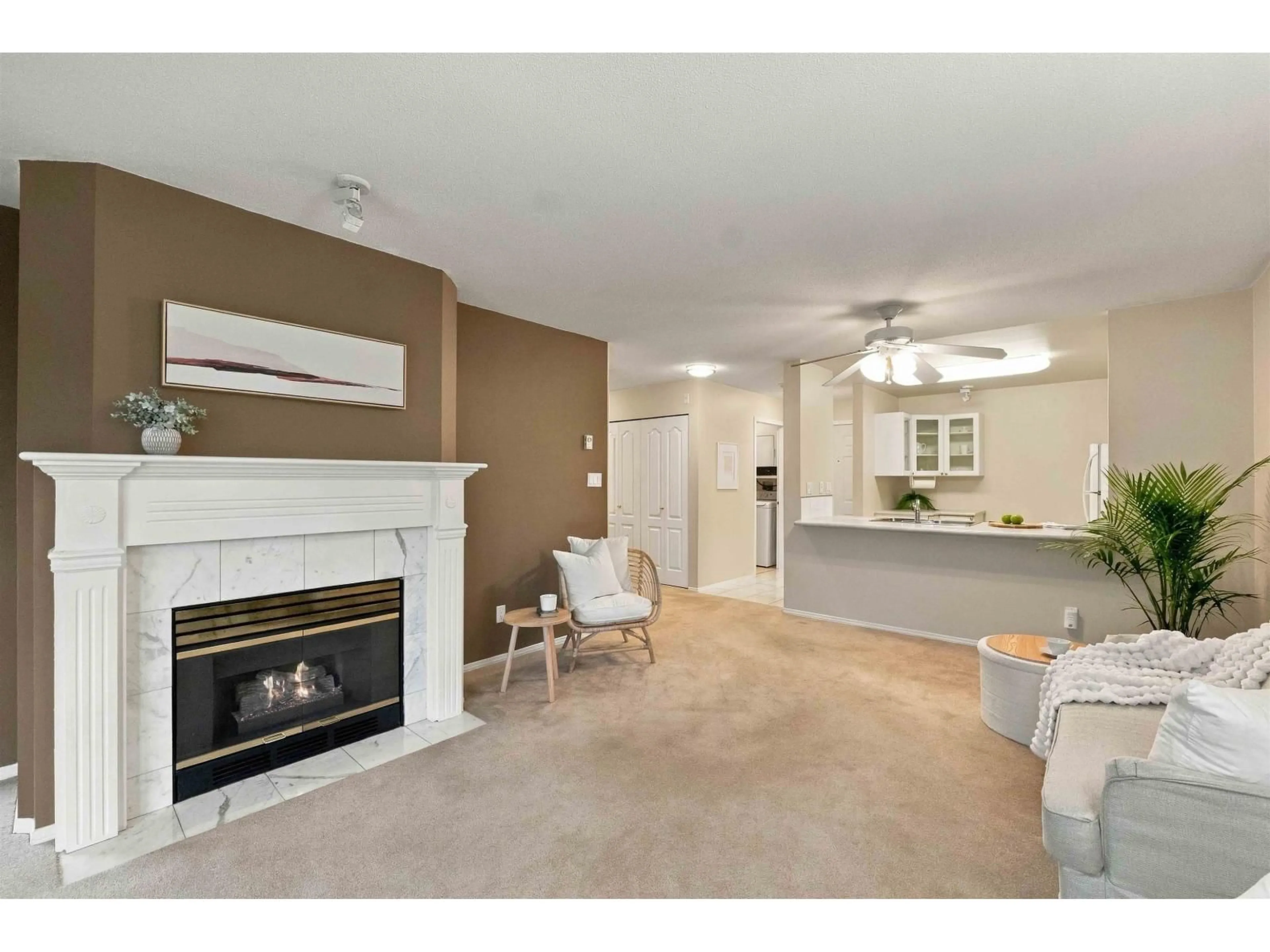 Living room with furniture, unknown for 312 - 15140 108 AVENUE, Surrey British Columbia V3R0T9