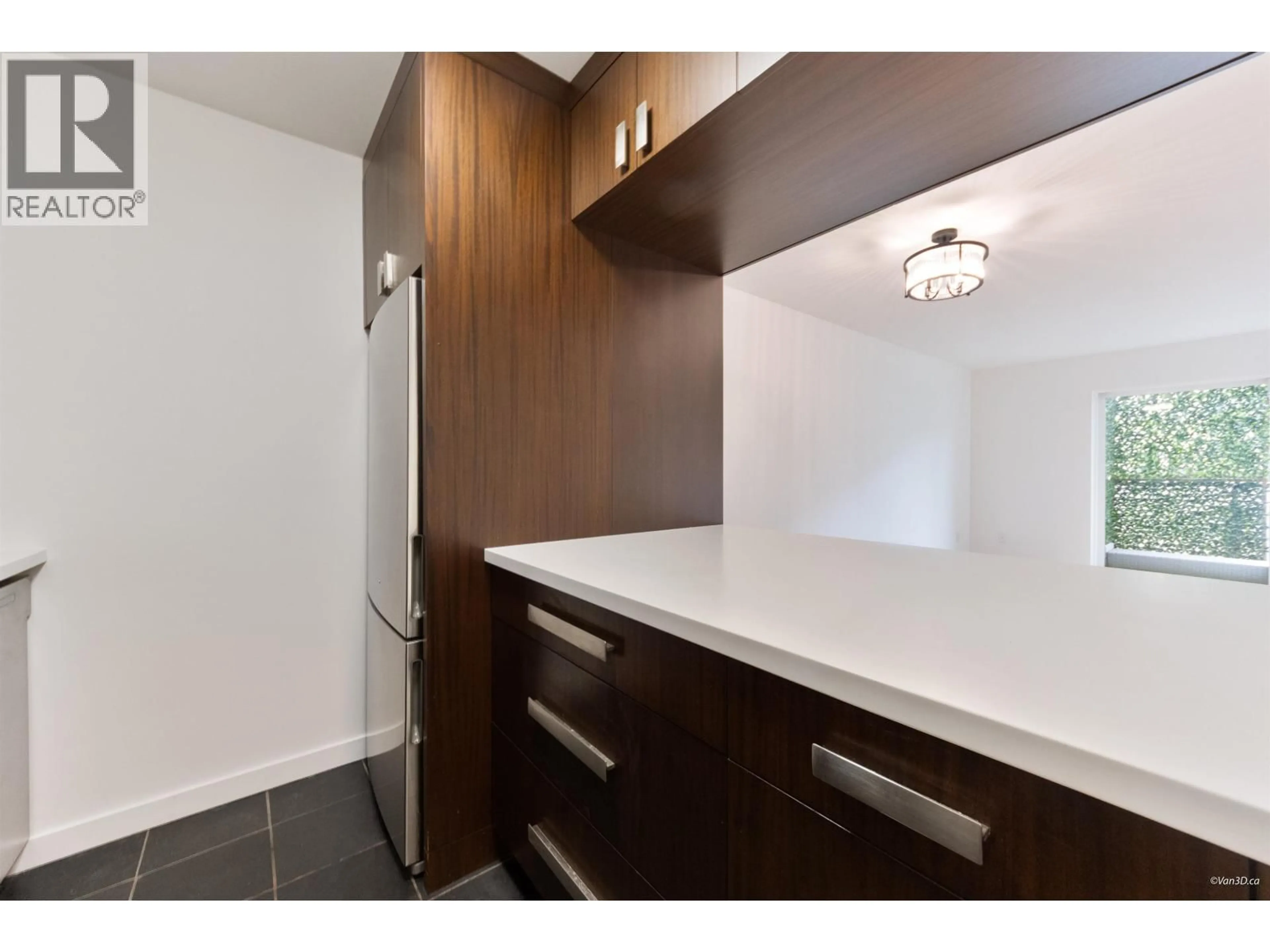 Standard kitchen, wood/laminate floor for 207 - 550 7TH AVENUE, Vancouver British Columbia V5T1N7