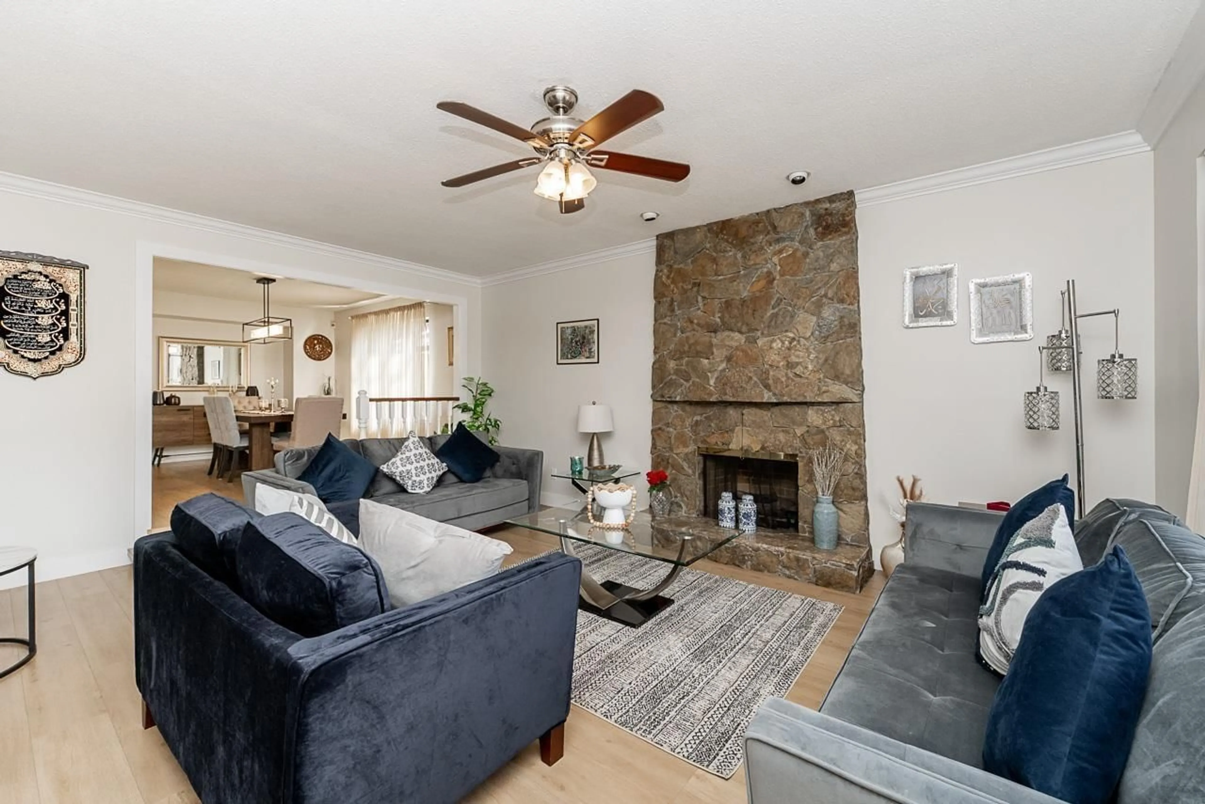 Living room with furniture, unknown for 9884 158A STREET, Surrey British Columbia V4N2A3