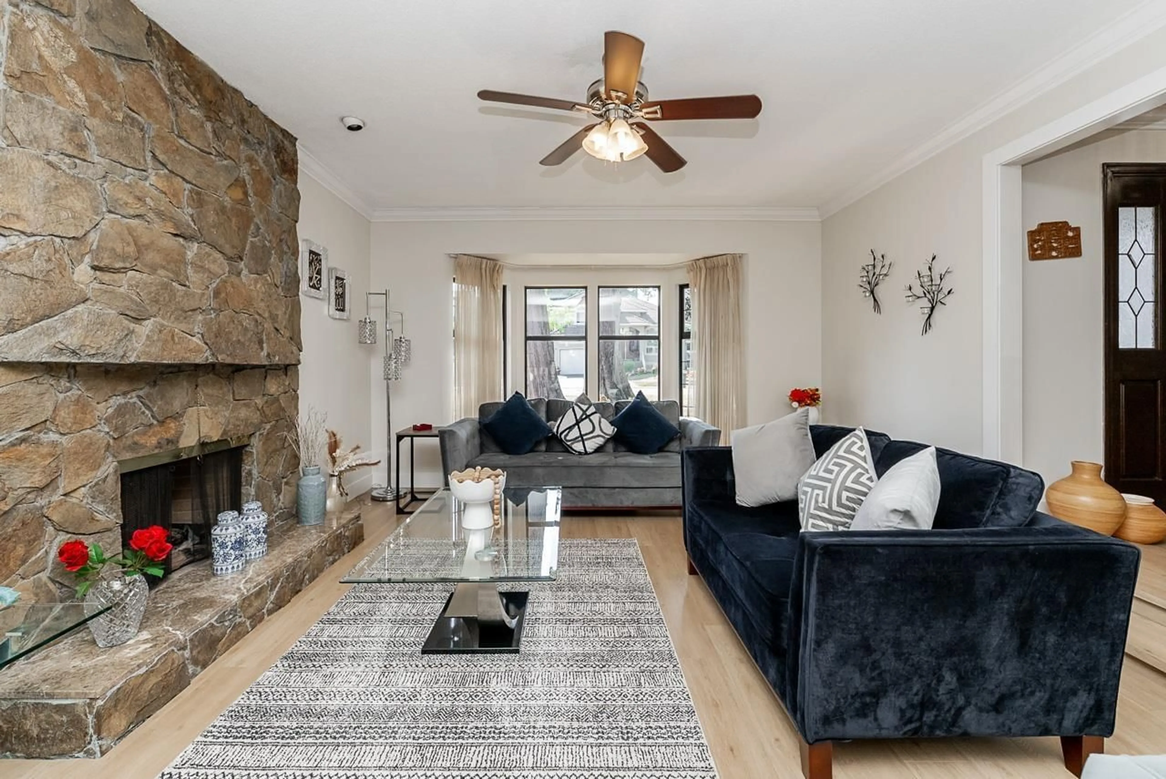 Living room with furniture, unknown for 9884 158A STREET, Surrey British Columbia V4N2A3