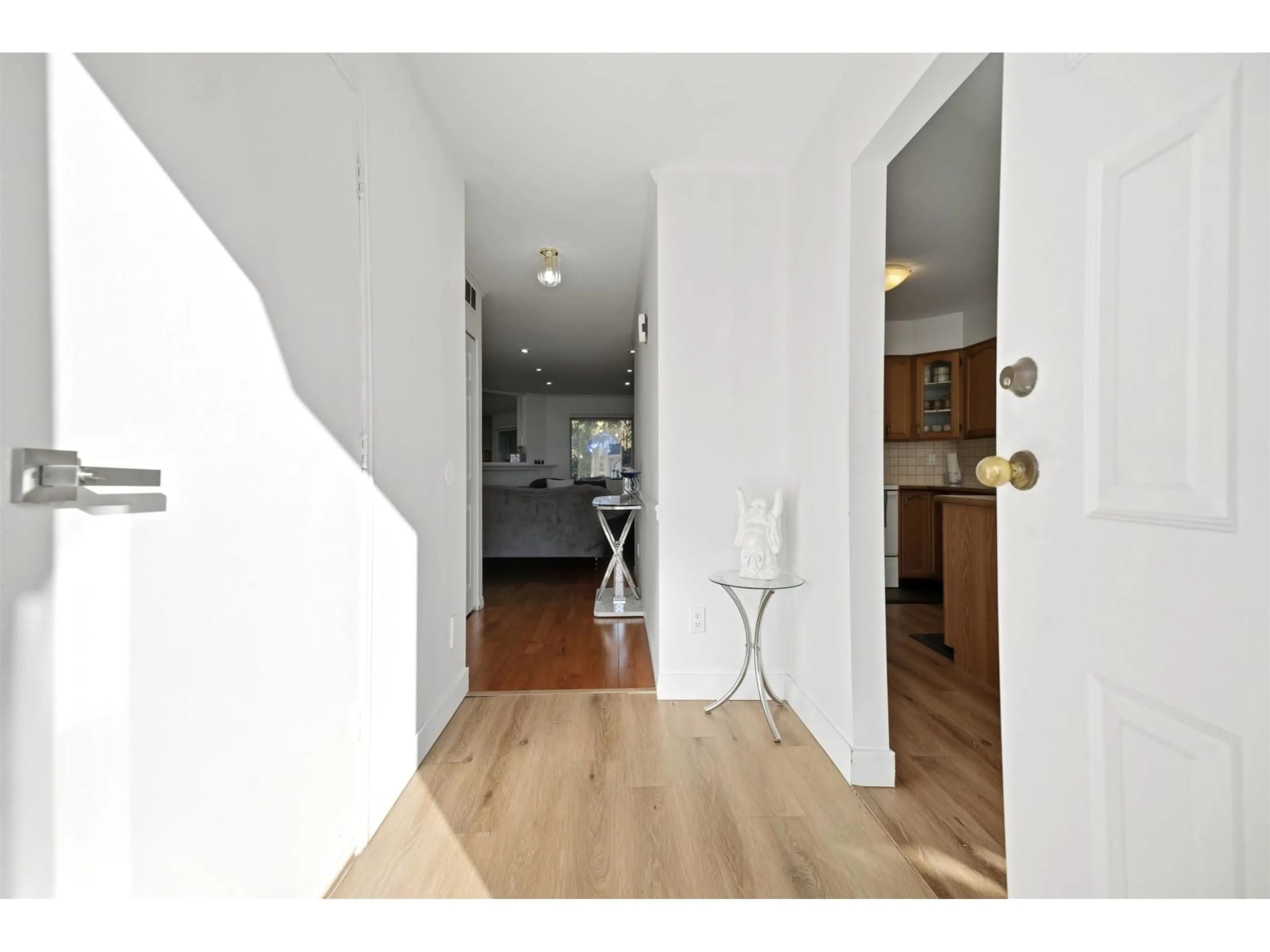 Indoor entryway for 55 - 9281 122 STREET, Surrey British Columbia V3V7R6