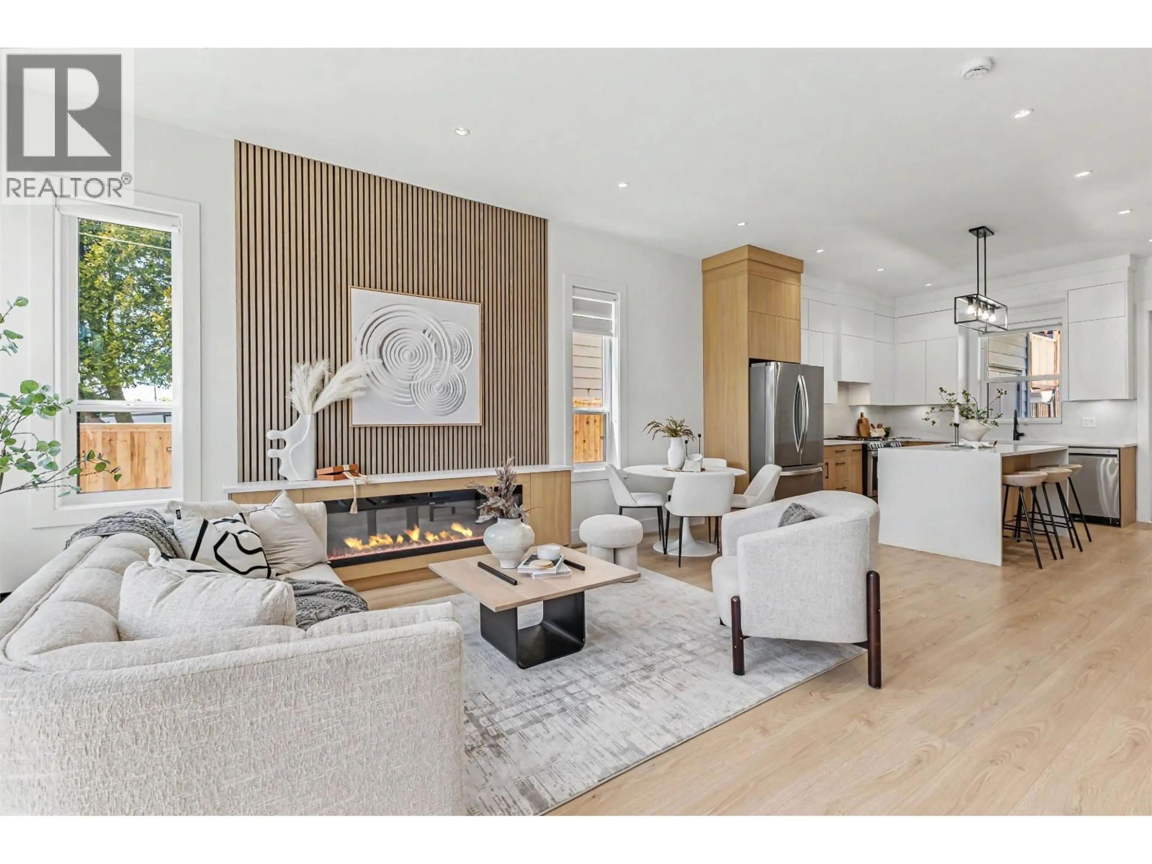 Living room with furniture, wood/laminate floor for 101 - 957 EDGAR AVENUE, Coquitlam British Columbia V3K2K1
