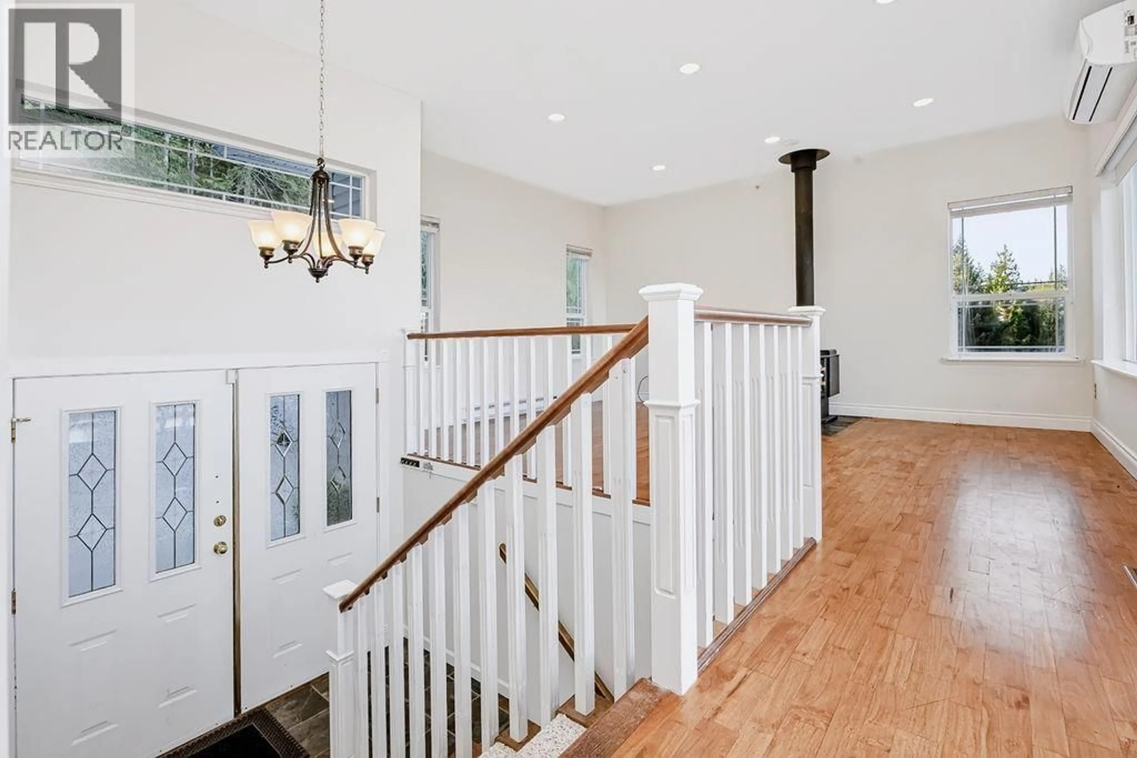 Indoor foyer for 5872 DEERHORN DRIVE, Sechelt British Columbia V7Z0E1