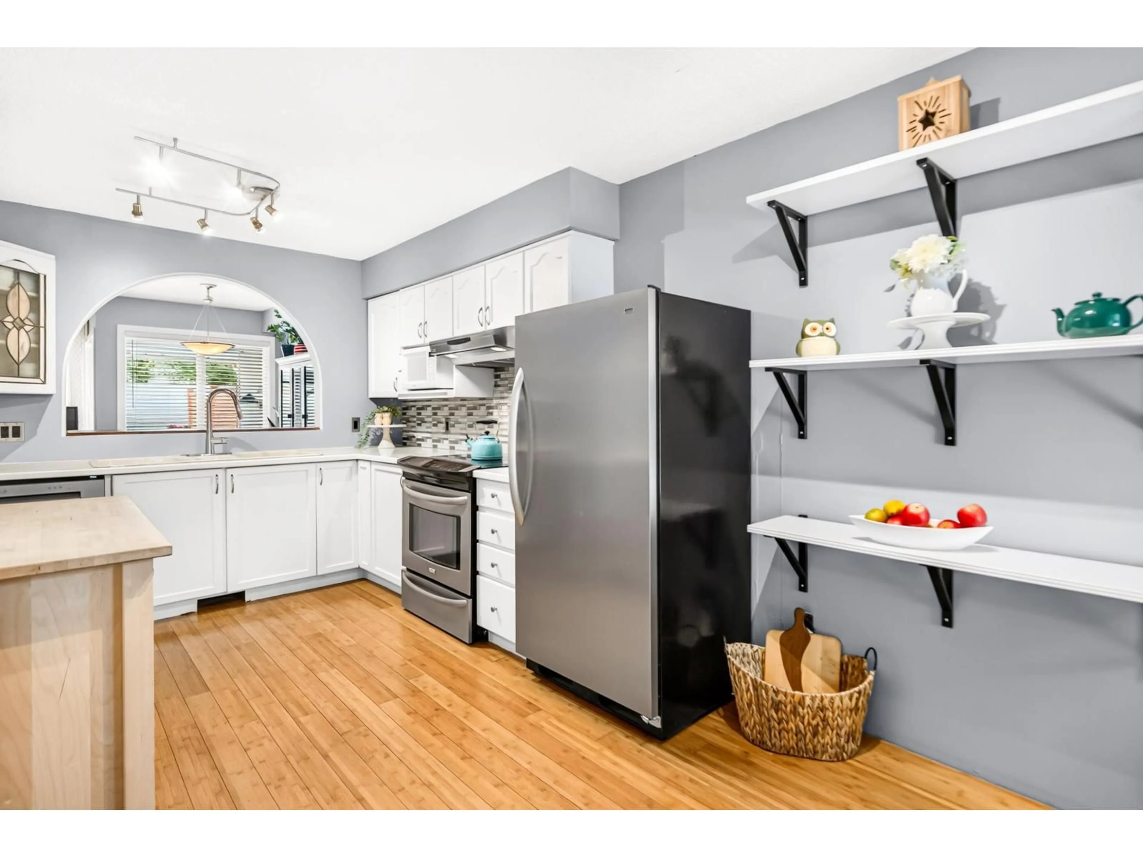 Open concept kitchen, unknown for 11 - 9045 WALNUT GROVE DRIVE, Langley British Columbia V1M2E1