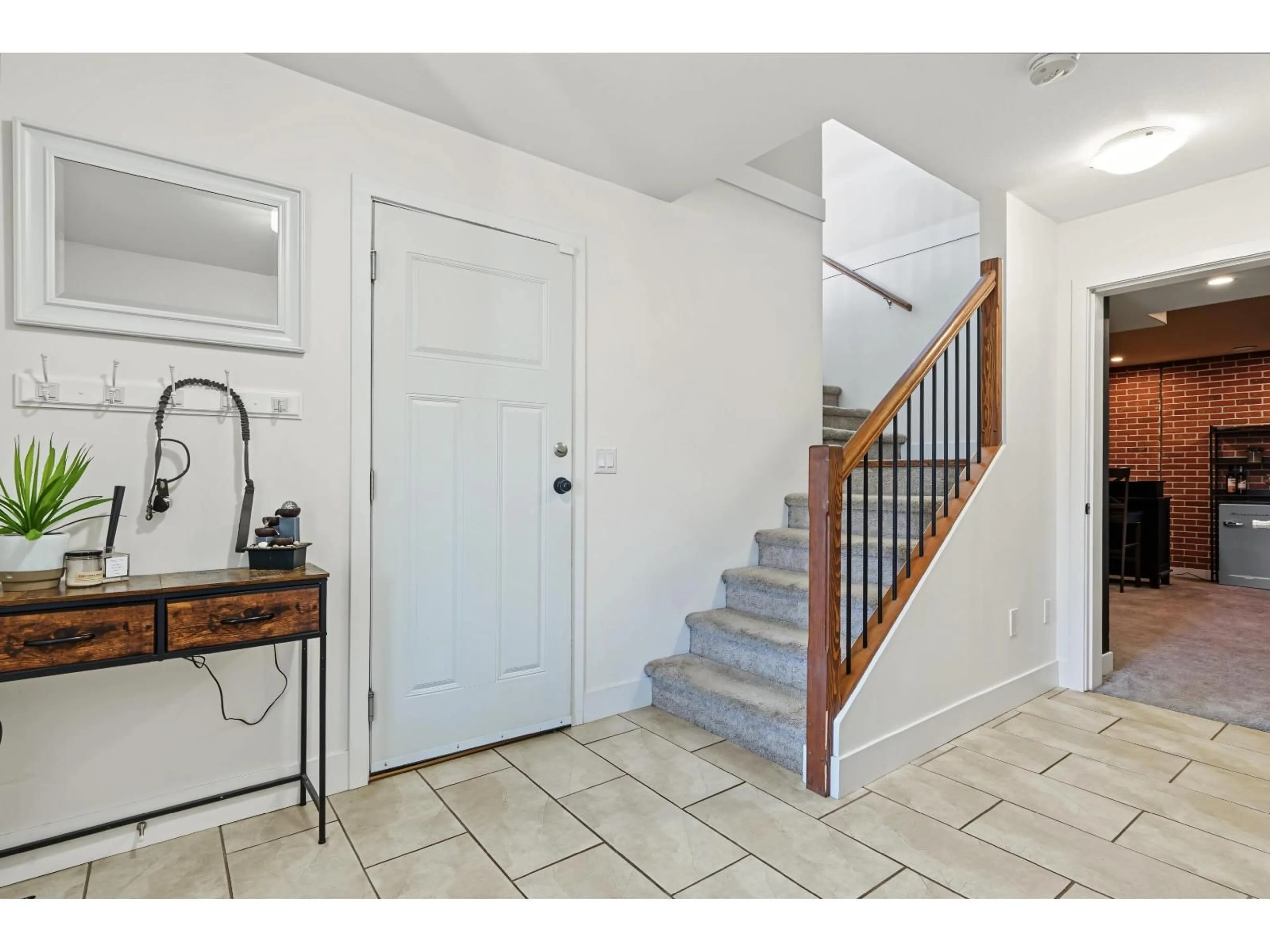 Indoor entryway for 45989 WEEDEN DRIVE, Chilliwack British Columbia V2R5X2