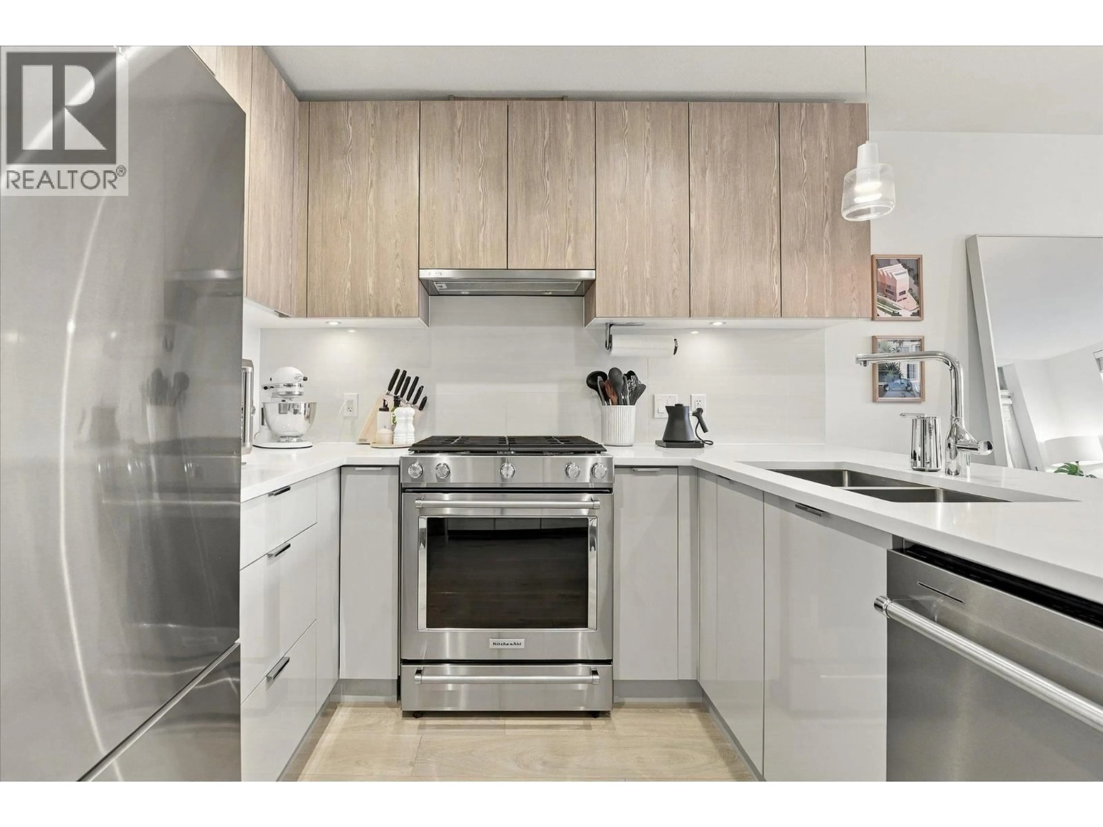 Standard kitchen, unknown for 311 - 108 8TH STREET, North Vancouver British Columbia V7L0H1